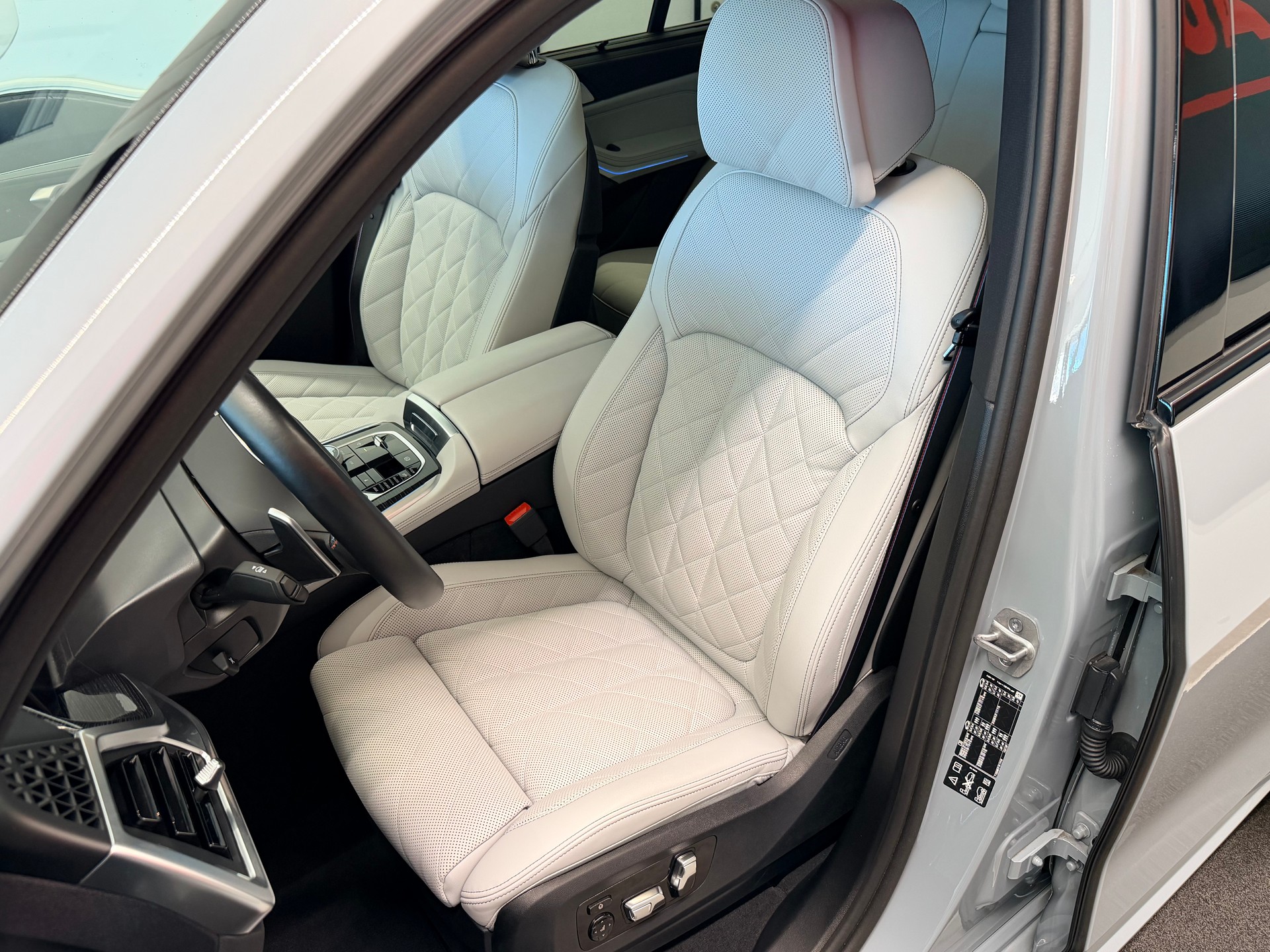 BMW X5 xDrive 48V M60i M Sport Pro Steptronic-image-15