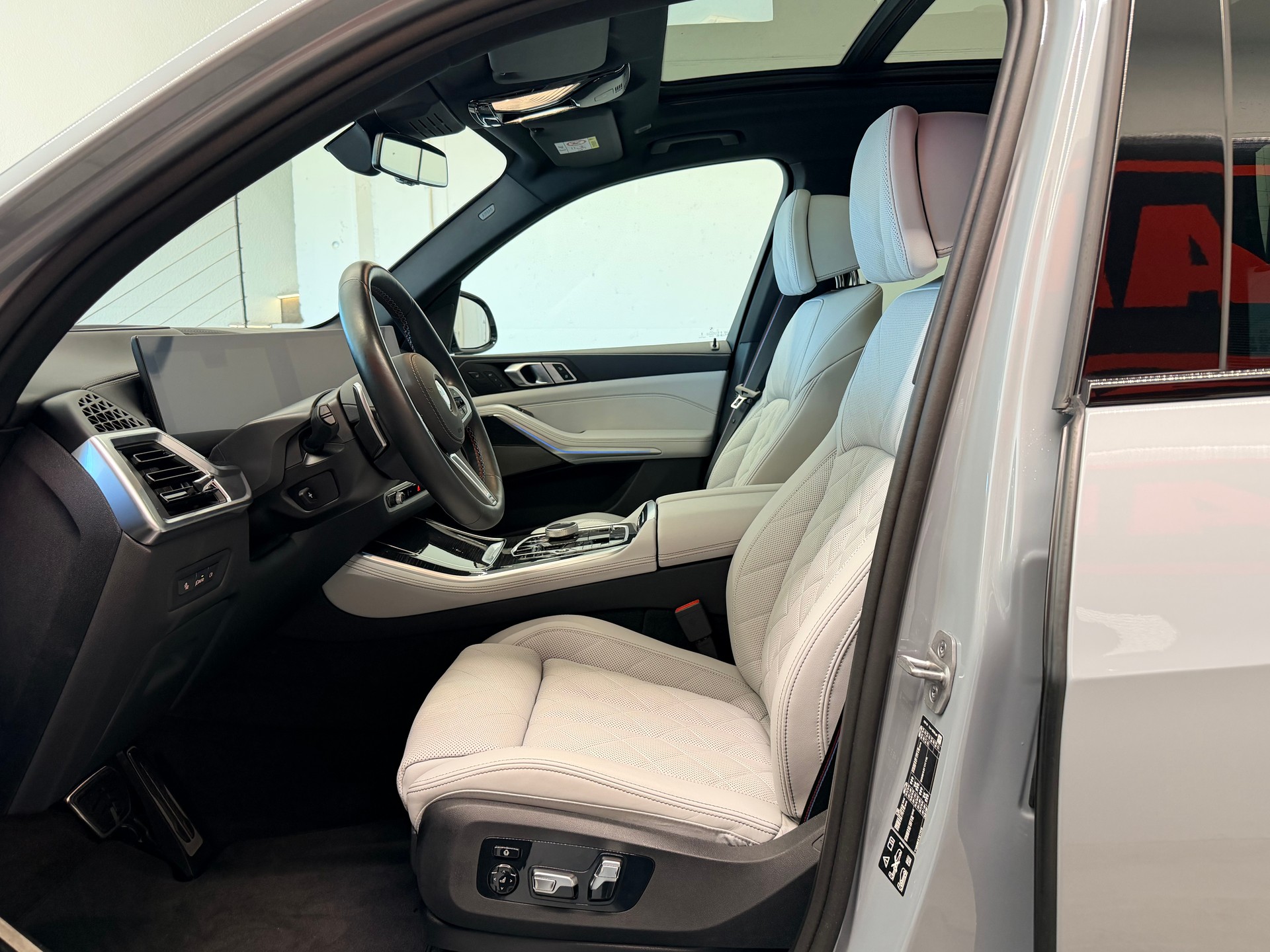 BMW X5 xDrive 48V M60i M Sport Pro Steptronic-image-14