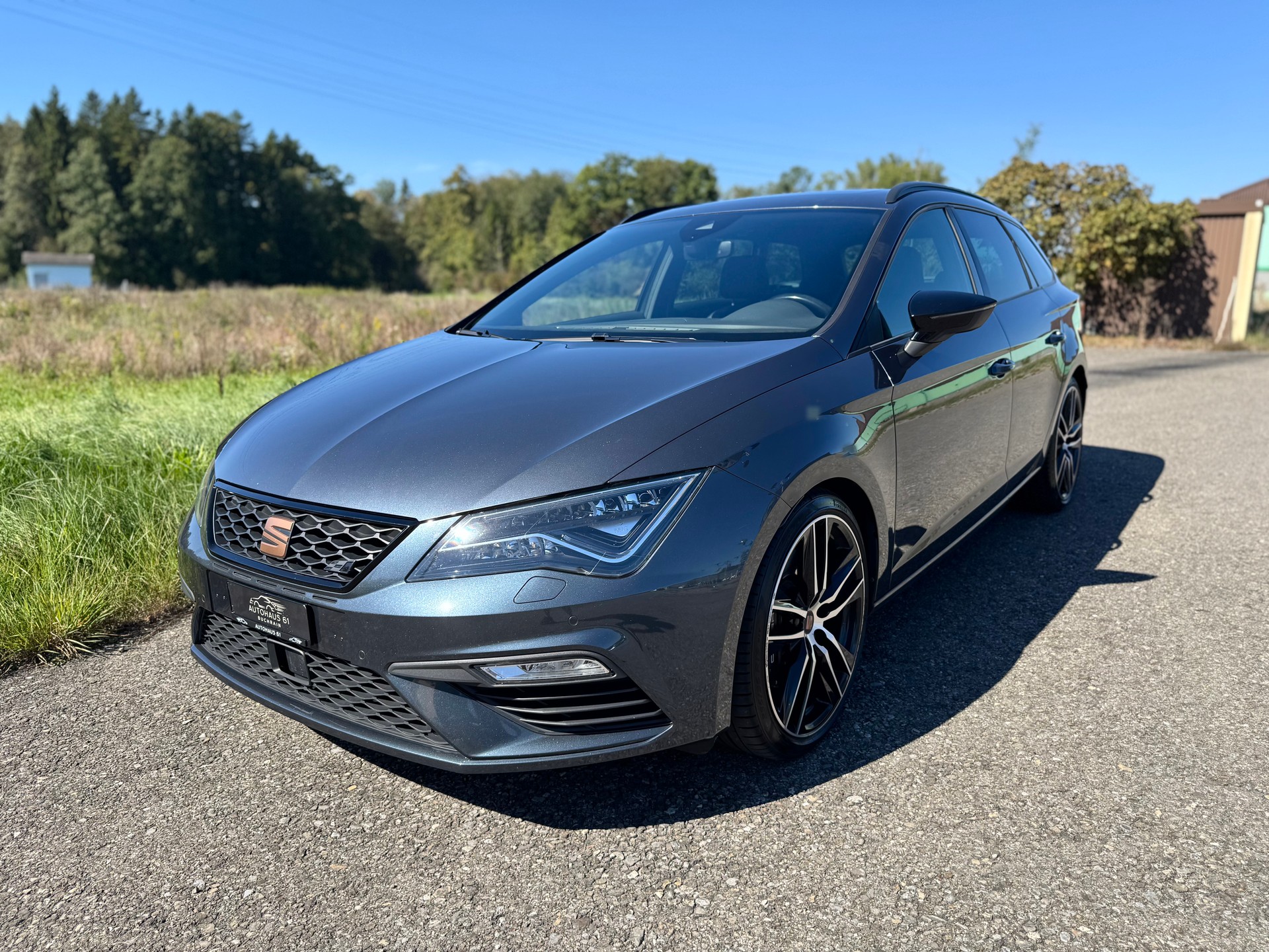 SEAT Leon ST 2.0 TSI Cupra 300 4 Drive DSG / ab MFK bei Verkauf-showroom-element-2