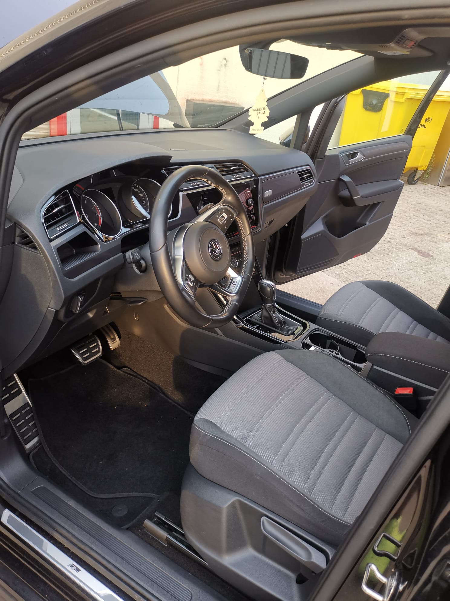 VW Touran 1.5 TSI EVO Highline DSG R-line ** 7-Sitzer ** Frisch ab MFK & Service ** Top-Ausstattung **-image-1