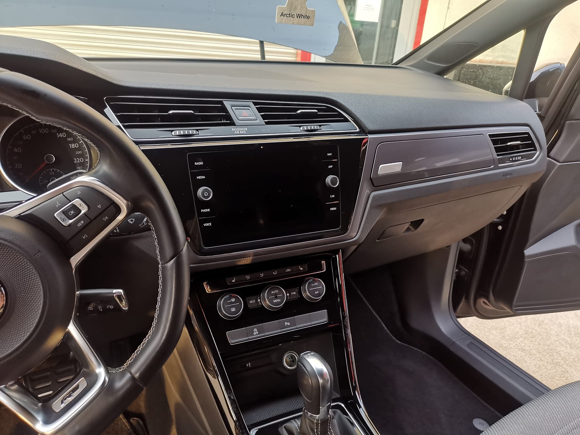 VW Touran 1.5 TSI EVO Highline DSG R-line ** 7-Sitzer ** Frisch ab MFK & Service ** Top-Ausstattung **-image-3