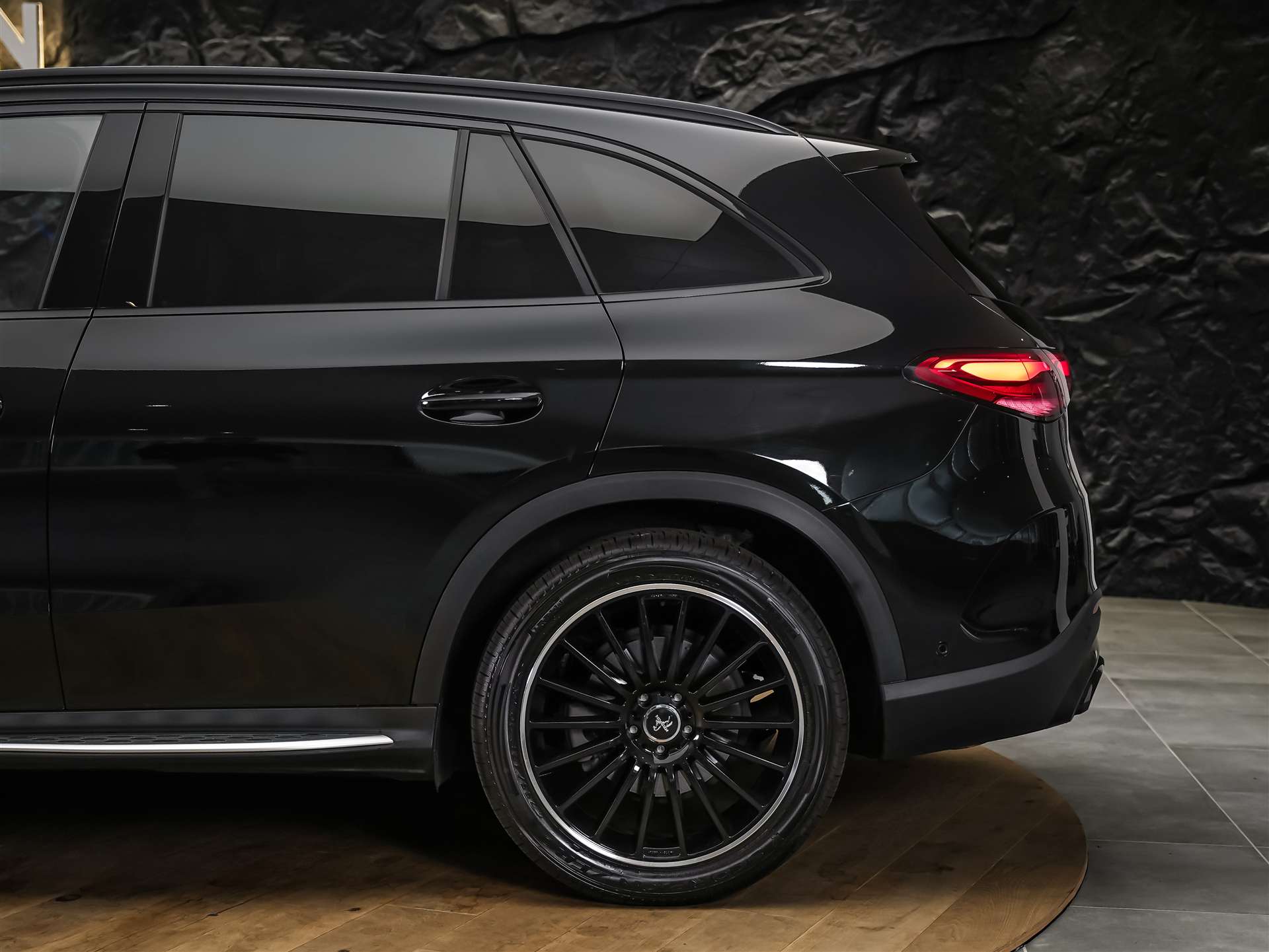 MERCEDES-BENZ GLC 300 4Matic AMG Line 9G-Tronic *Fahrerassistenz*Lenkradheizung*-image-17