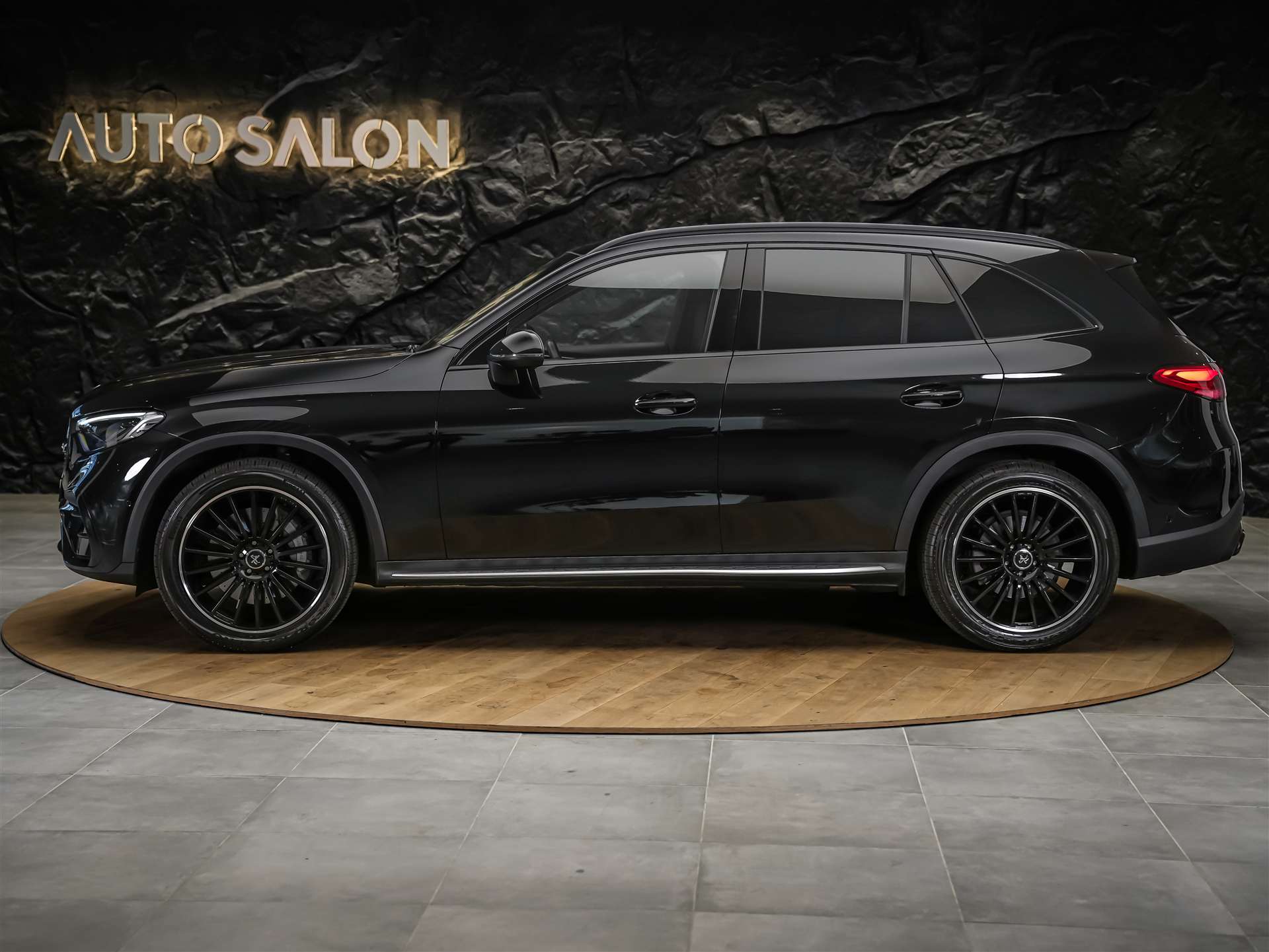 MERCEDES-BENZ GLC 300 4Matic AMG Line 9G-Tronic *Fahrerassistenz*Lenkradheizung*-showroom-element-2