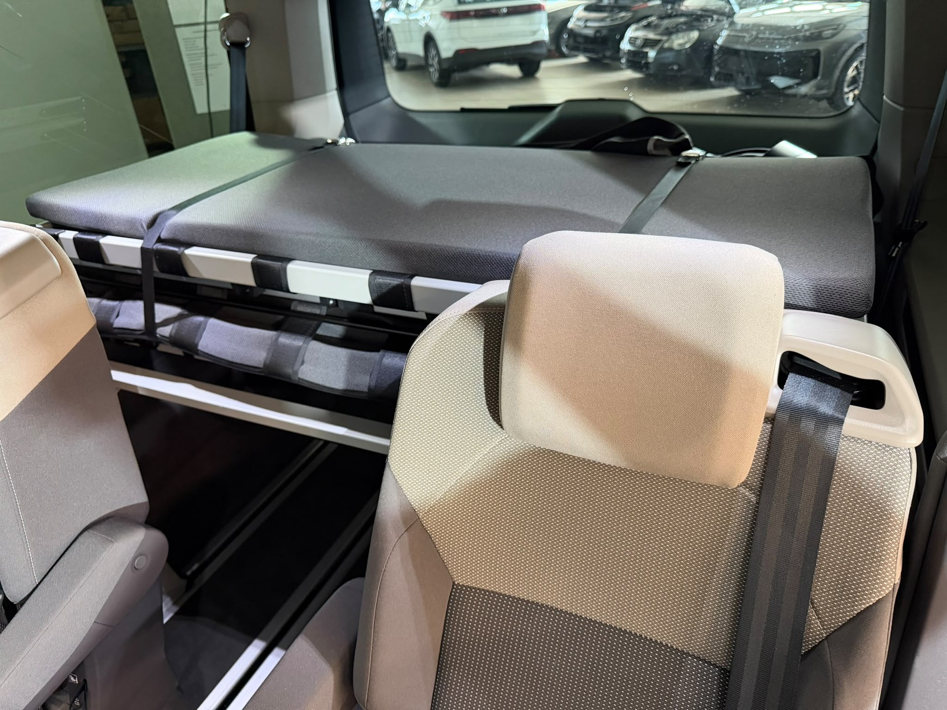 VW Multivan 2.0 TDI Life DSG Lang-image-11