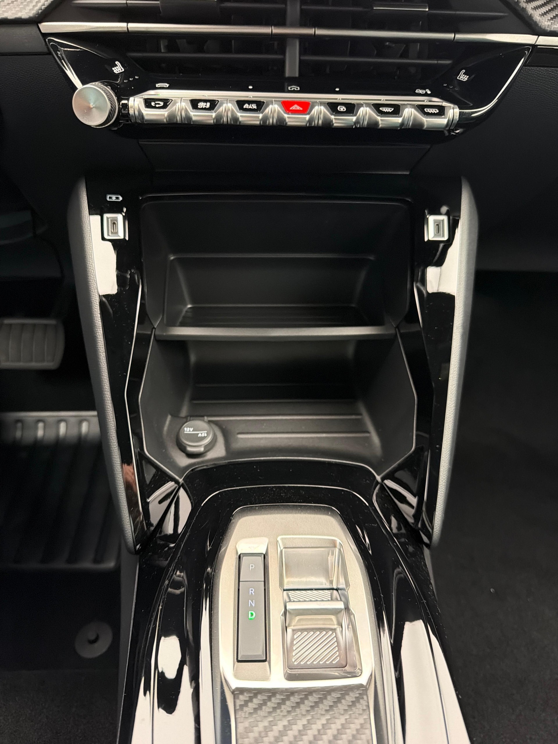 PEUGEOT 208 1.2 Hybrid Envy-image-16