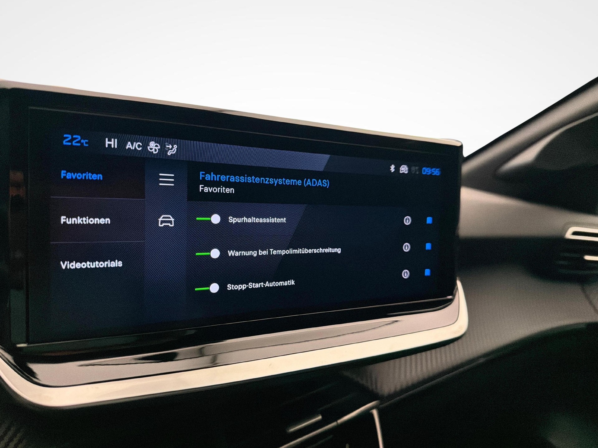 PEUGEOT 208 1.2 Hybrid Envy-image-14