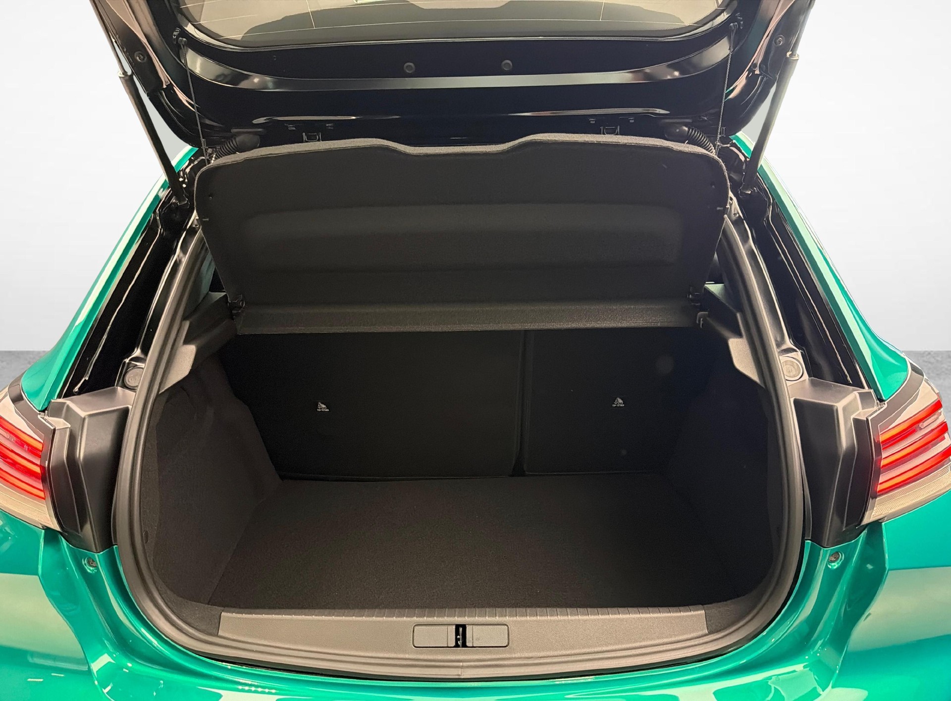 PEUGEOT 208 1.2 Hybrid Envy-image-11