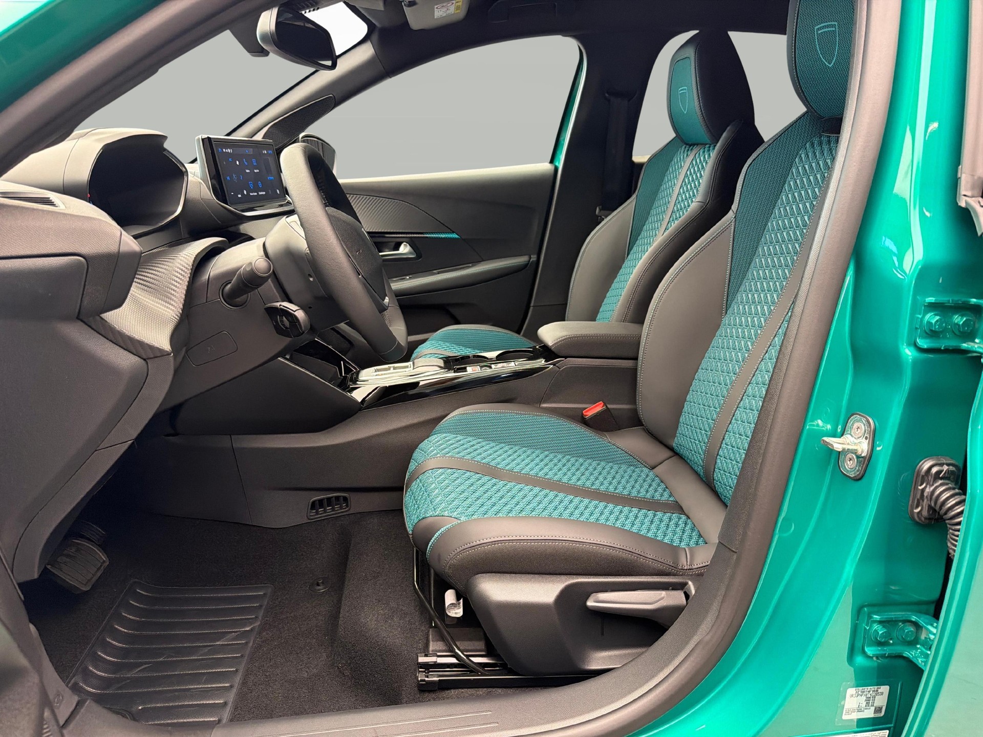 PEUGEOT 208 1.2 Hybrid Envy-image-9