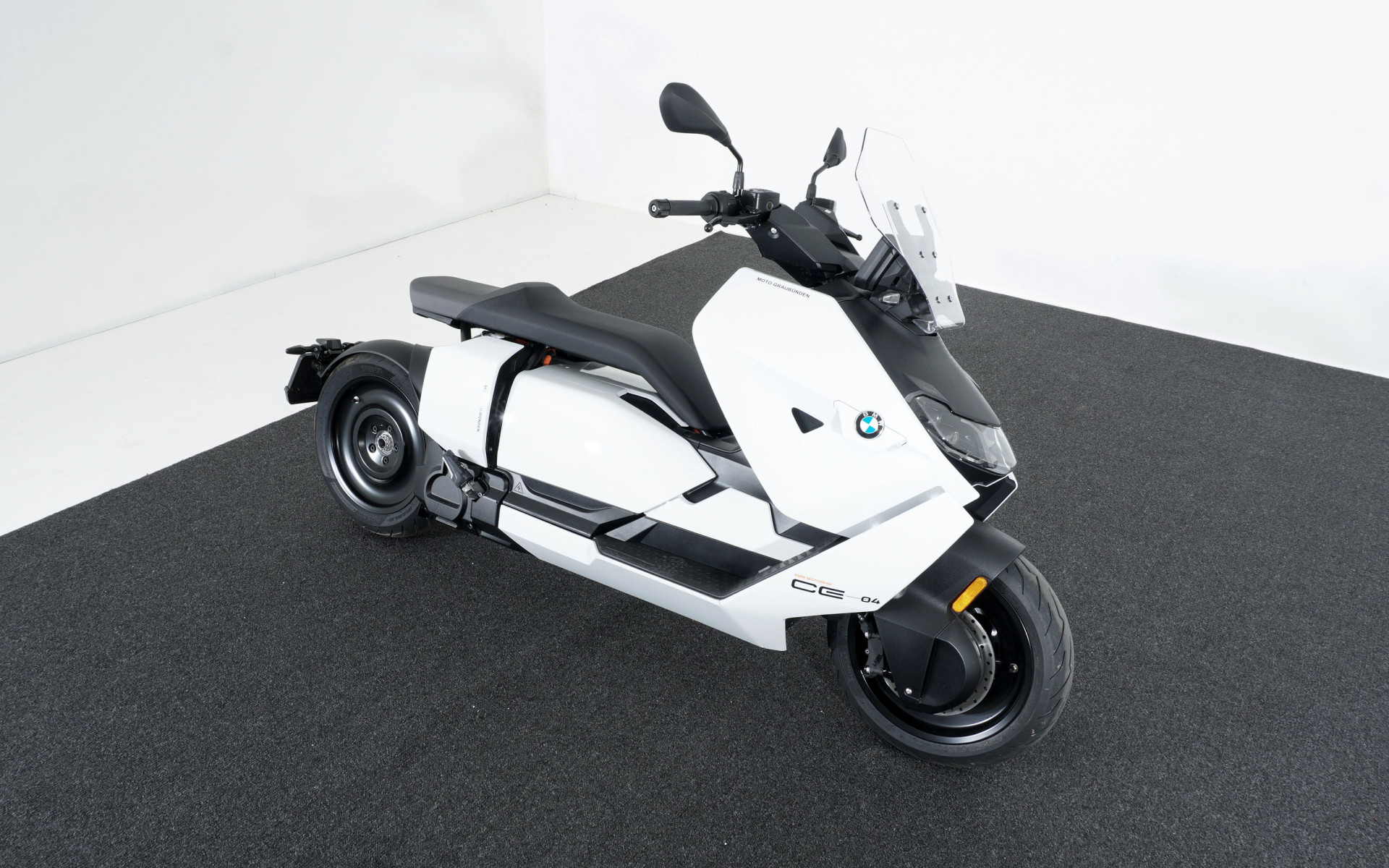 BMW CE 04-image-2
