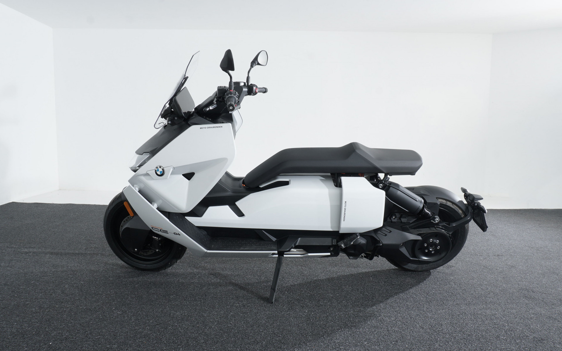 BMW CE 04-image-1