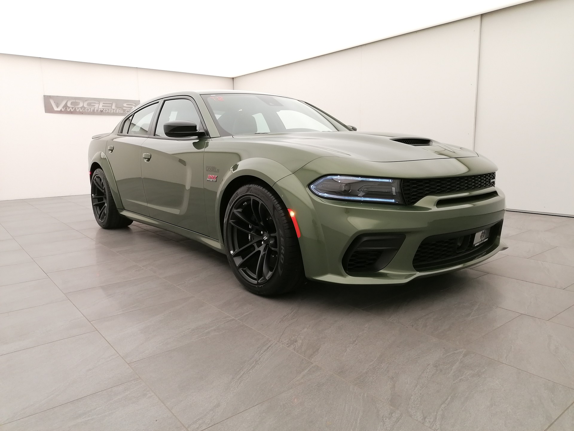 DODGE Charger 392 Scatpack WB Jailbreak-showroom-element-2