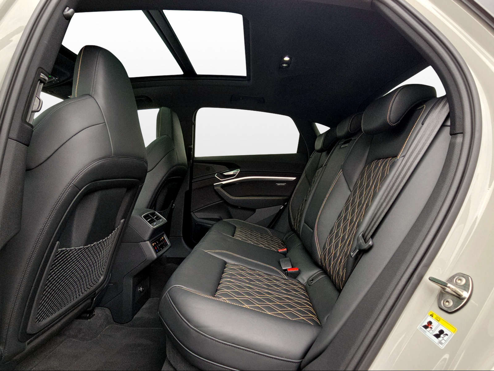 AUDI e-tron S Sportback quattro-image-10