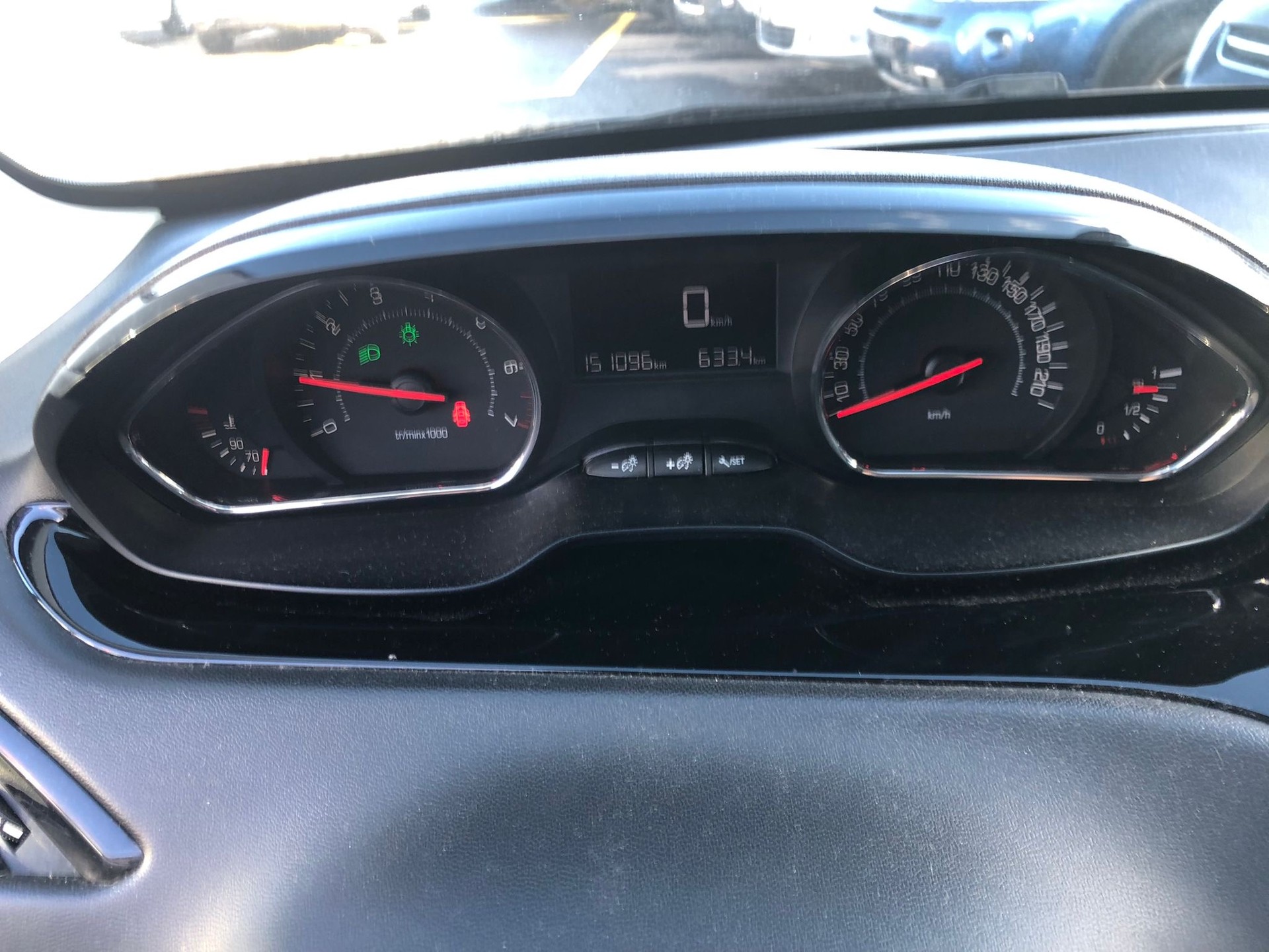 PEUGEOT 208 1.4 VTI Active-image-8