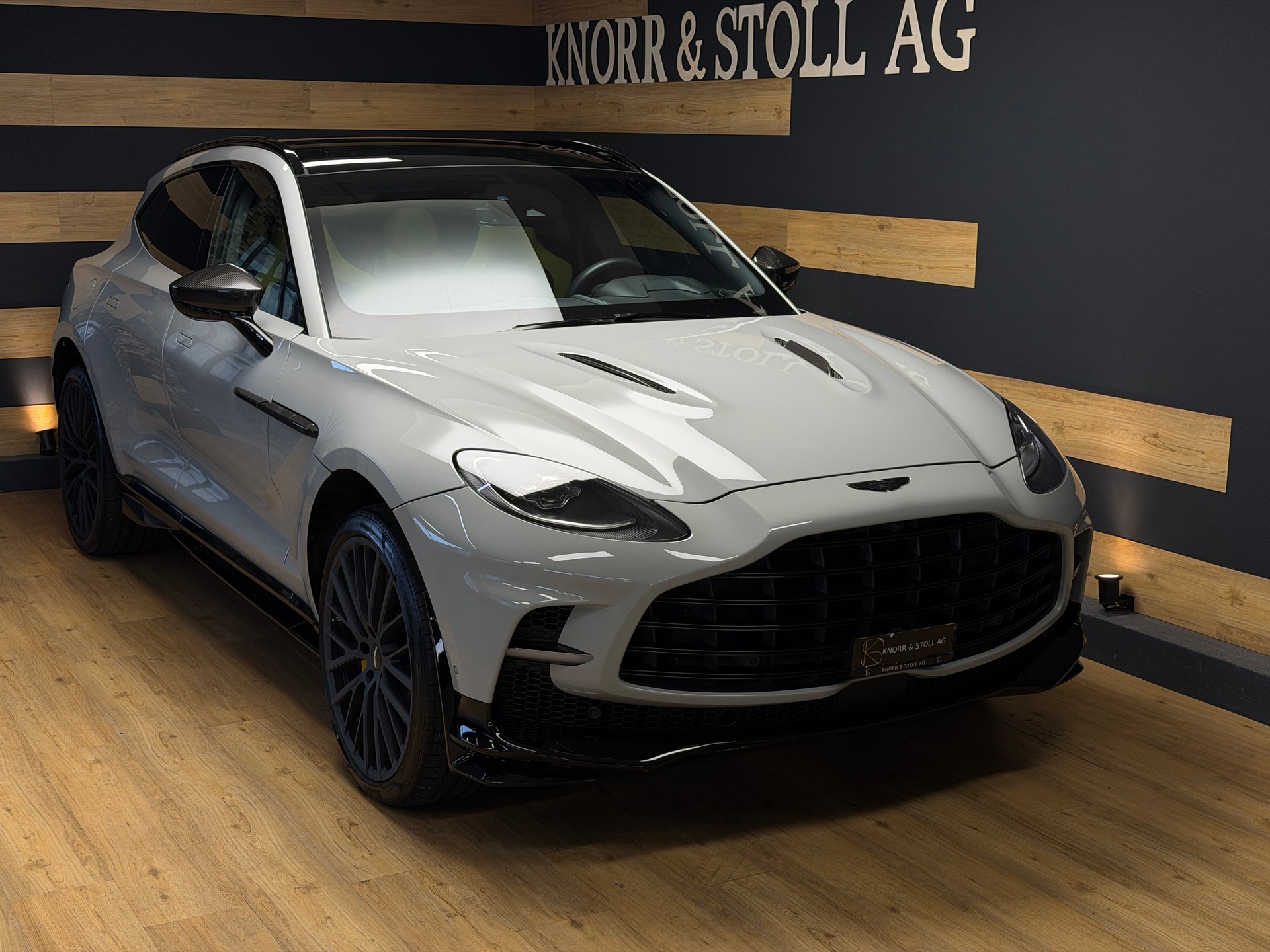 ASTON MARTIN DBX 4.0 707 V8-image-4