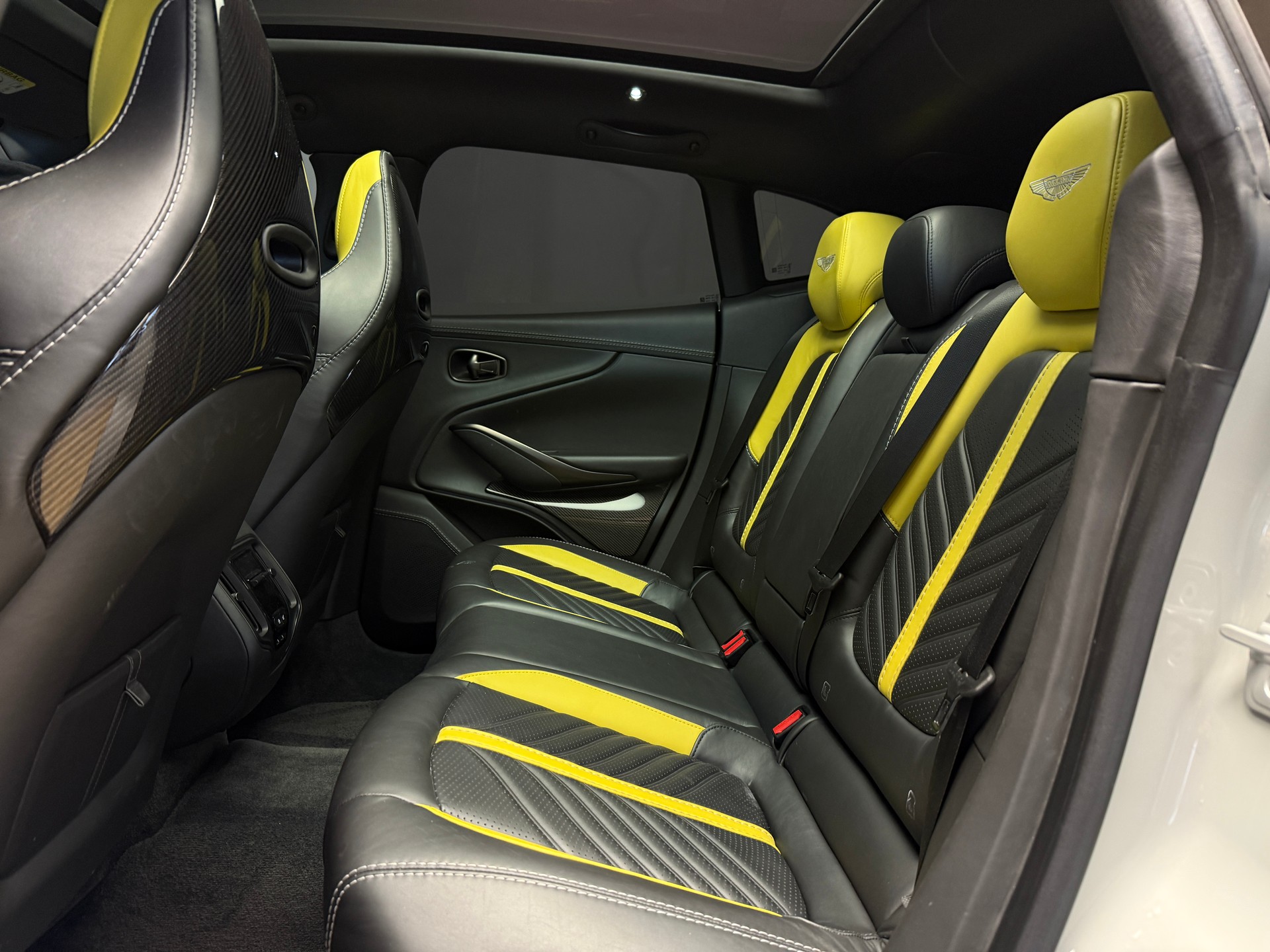 ASTON MARTIN DBX 4.0 707 V8-image-5