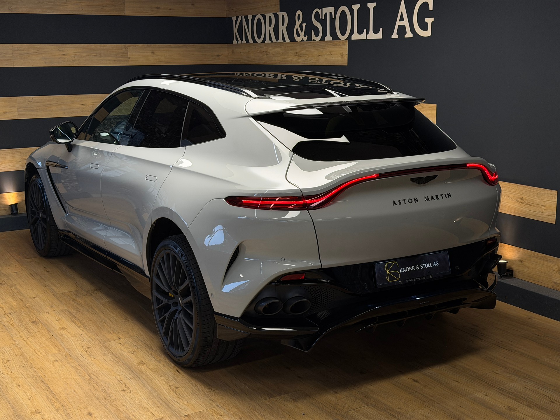 ASTON MARTIN DBX 4.0 707 V8-image-19