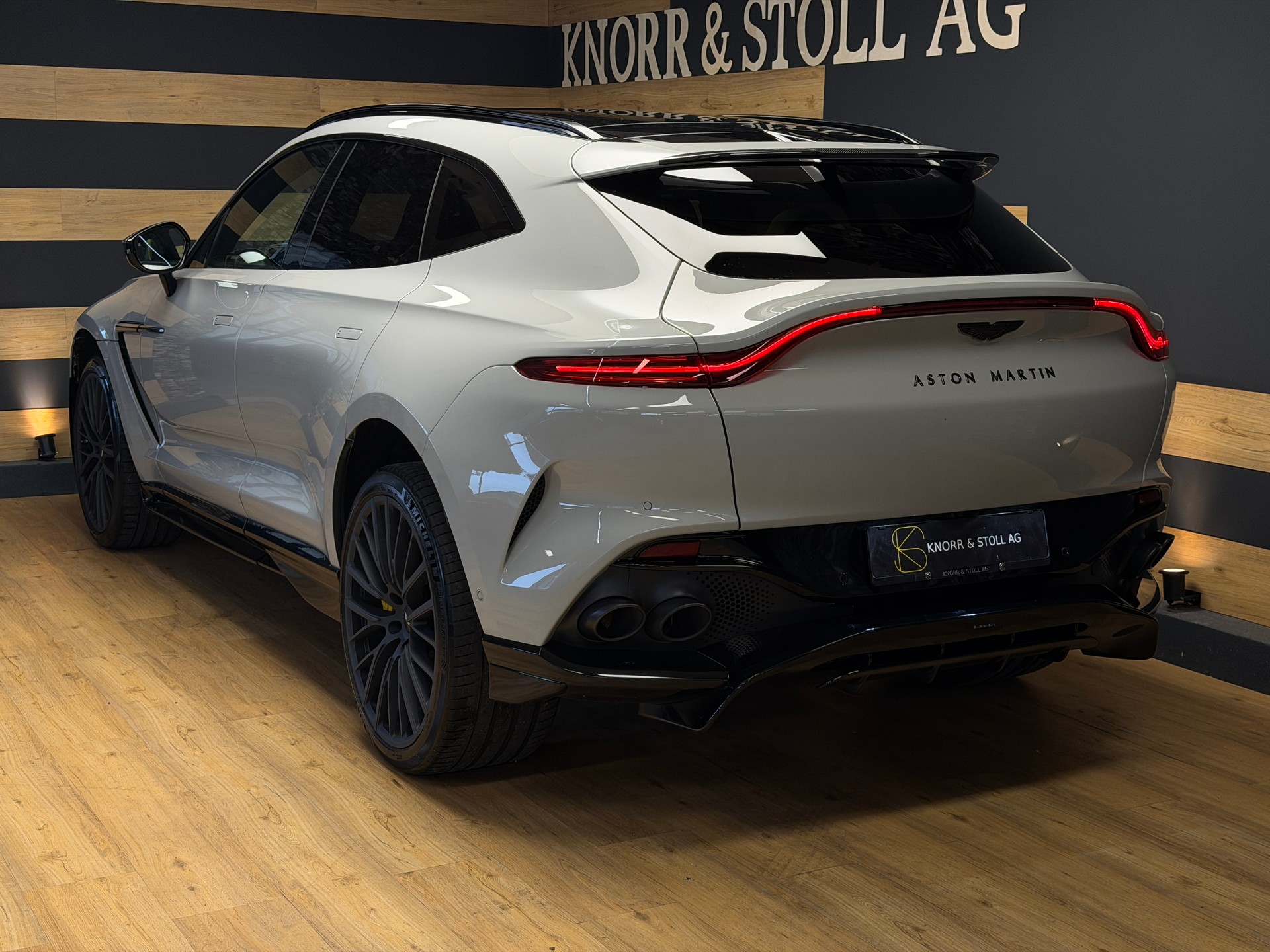 ASTON MARTIN DBX 4.0 707 V8-image-16