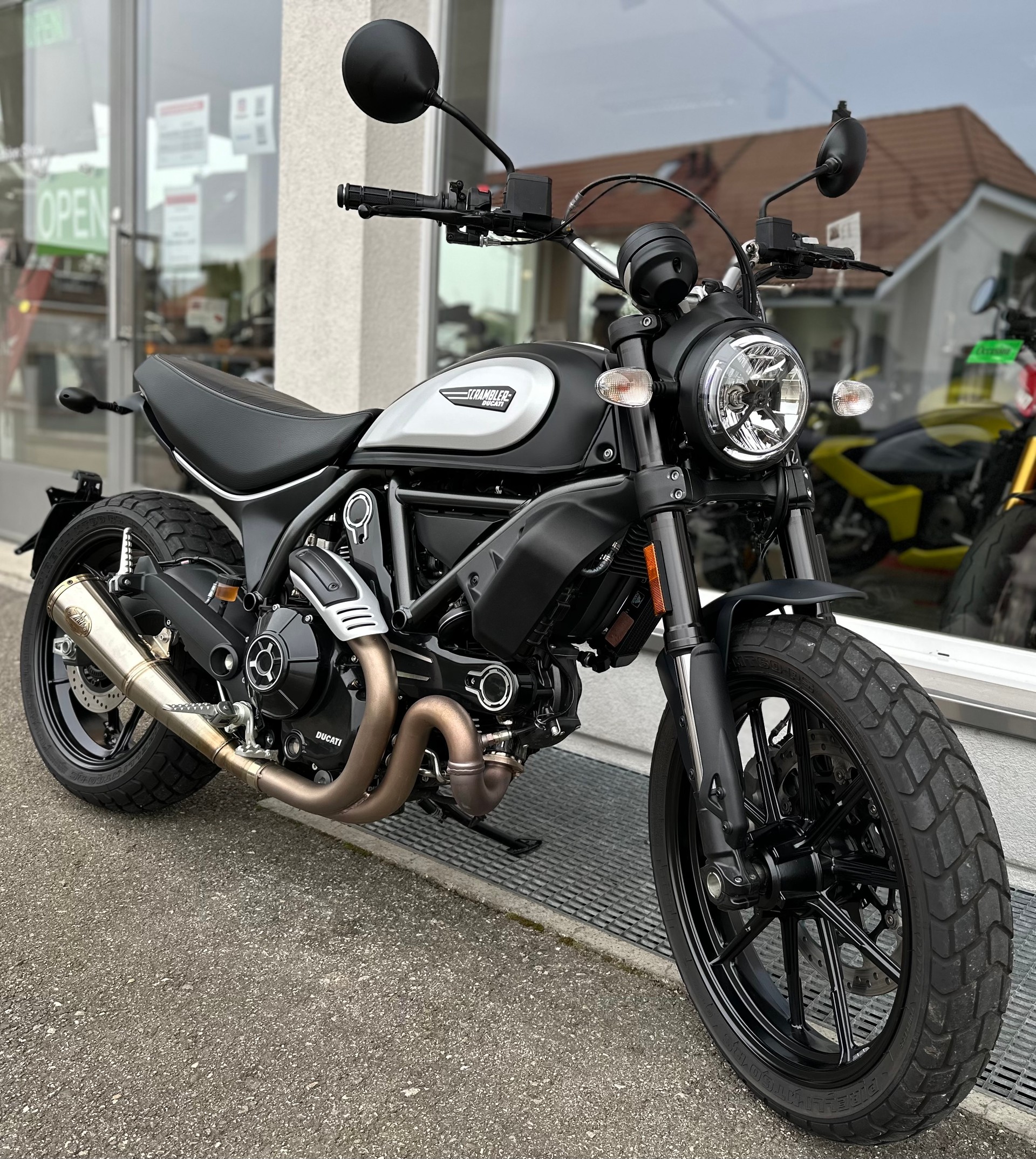 DUCATI Scrambler 803 Icon Dark-image-2