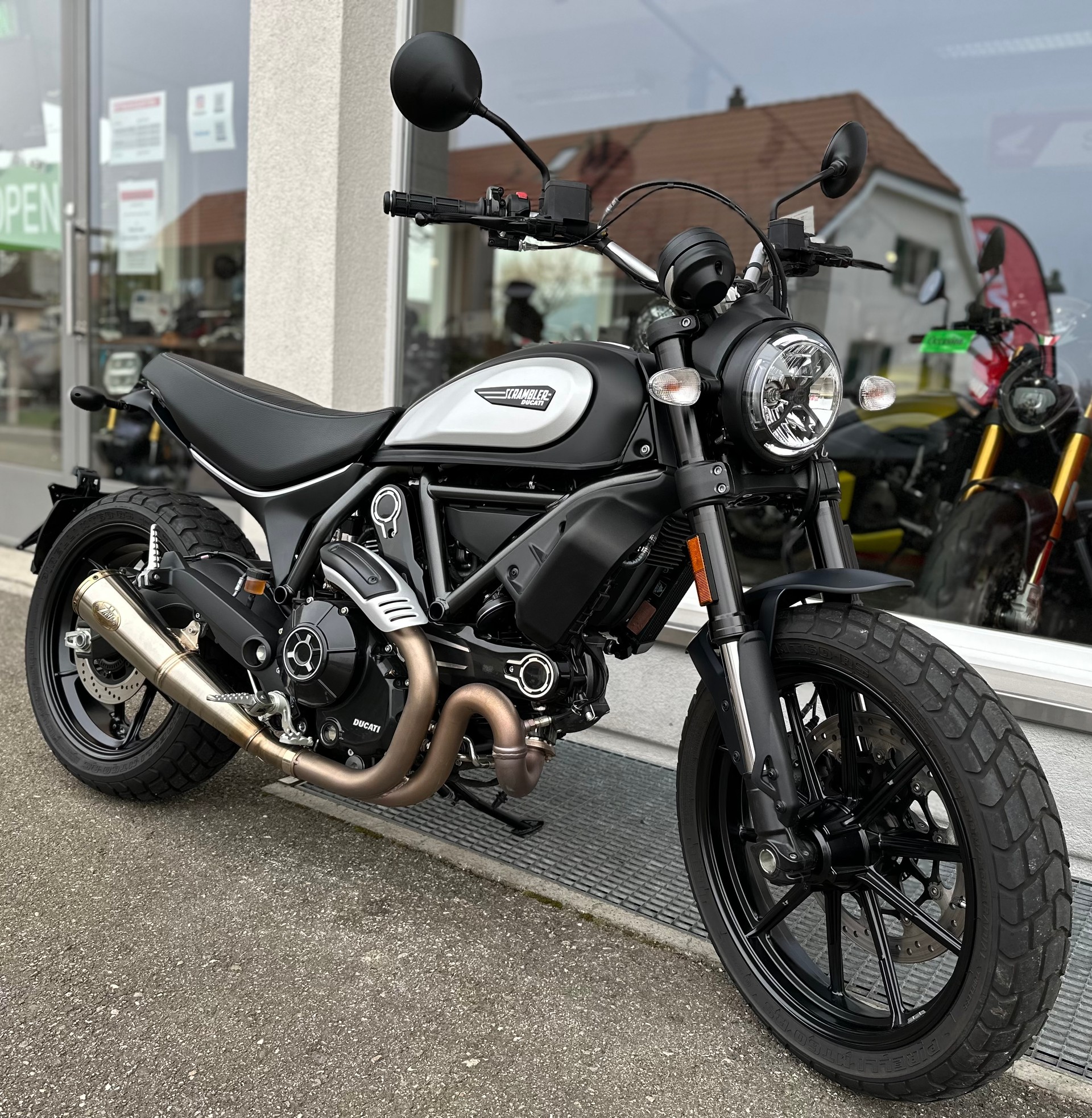 DUCATI Scrambler 803 Icon Dark-image-9