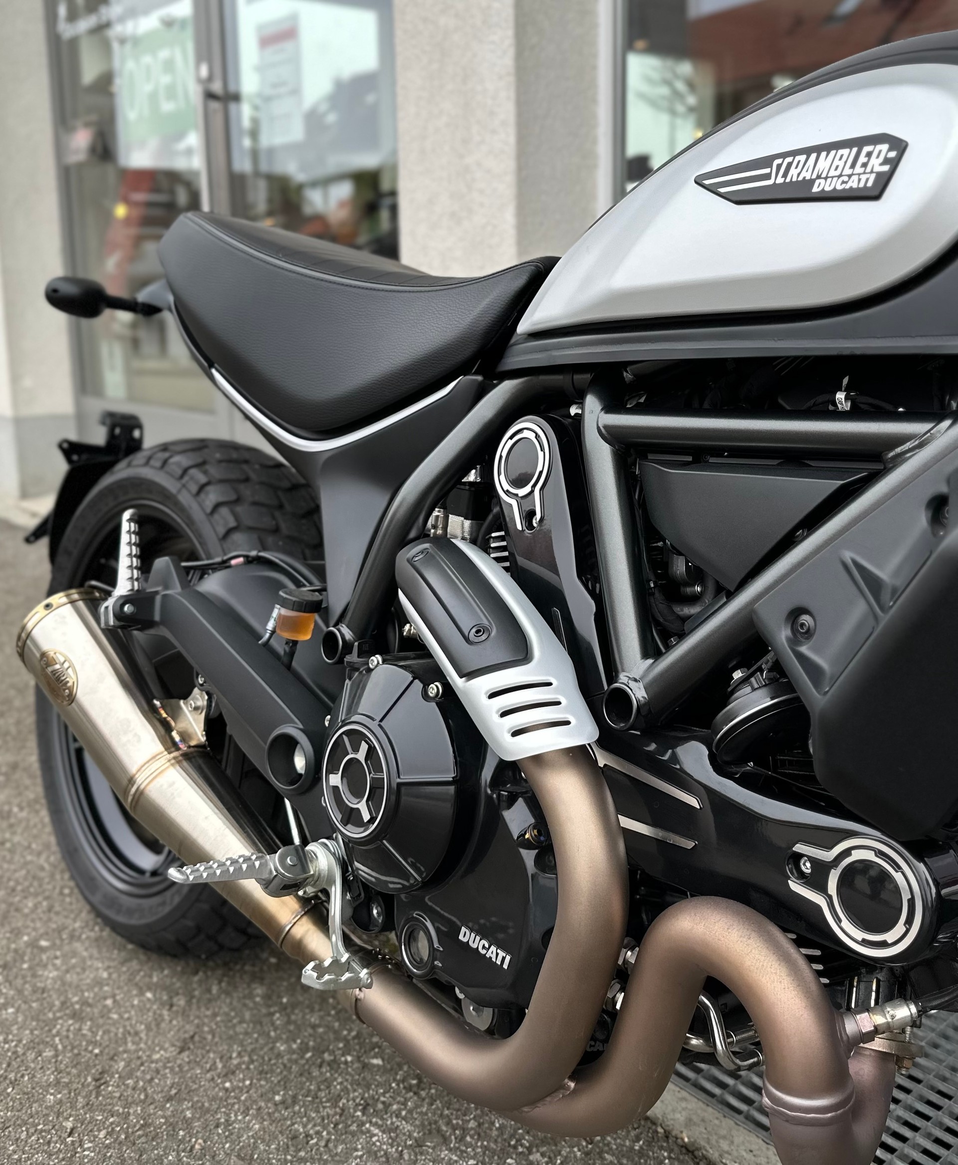 DUCATI Scrambler 803 Icon Dark-image-5