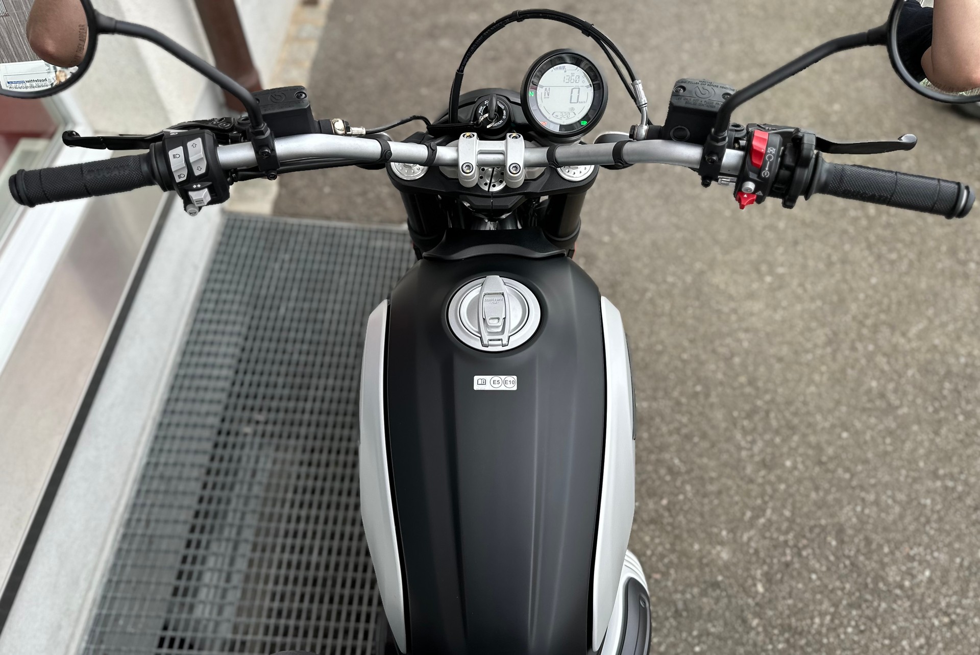 DUCATI Scrambler 803 Icon Dark-image-8