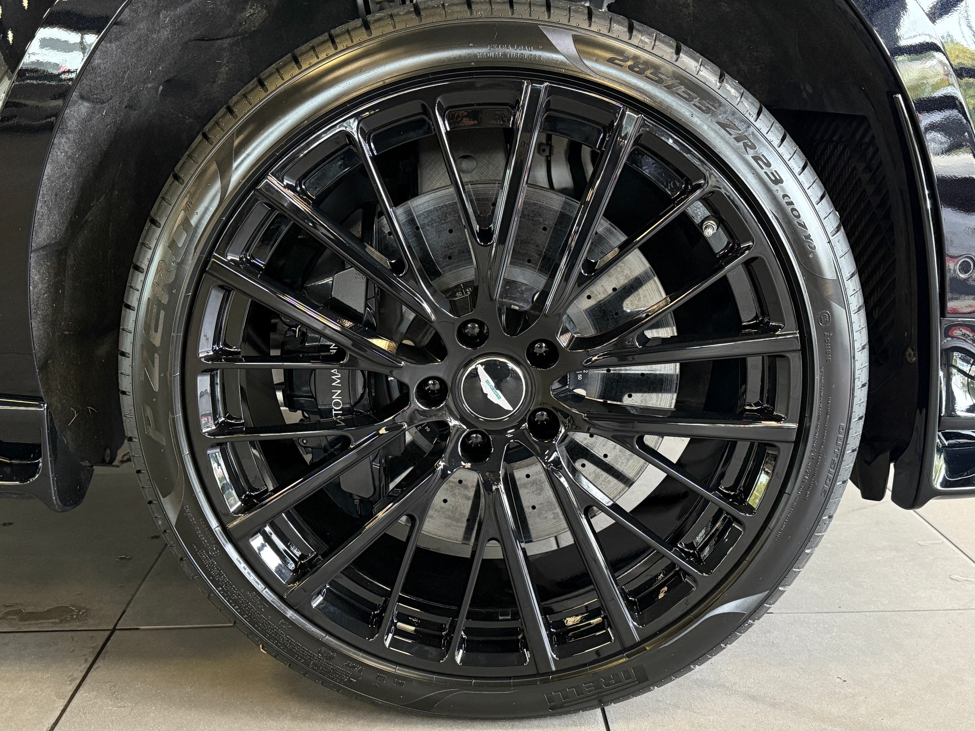 ASTON MARTIN DBX 707-image-4