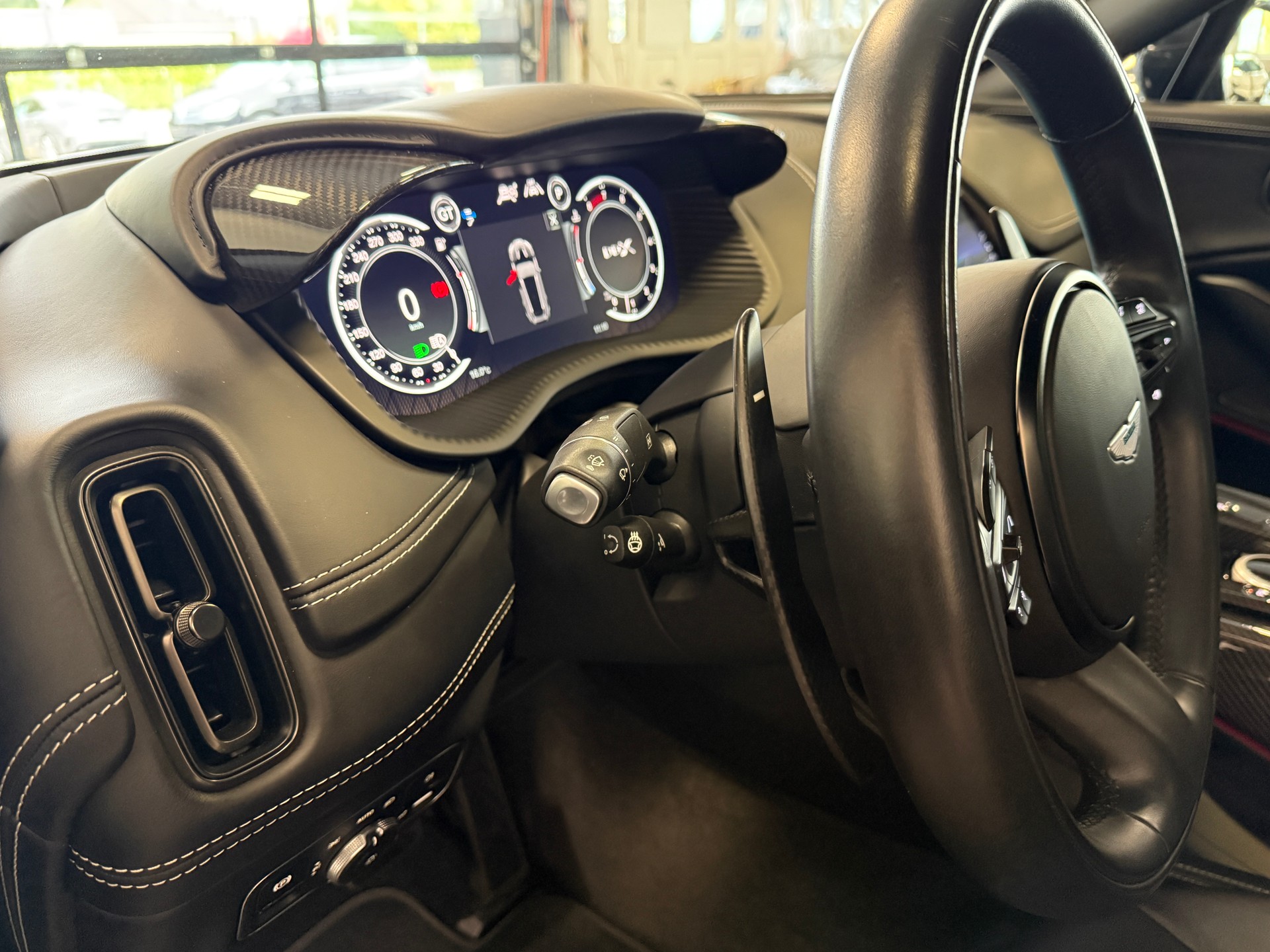 ASTON MARTIN DBX 707-image-15
