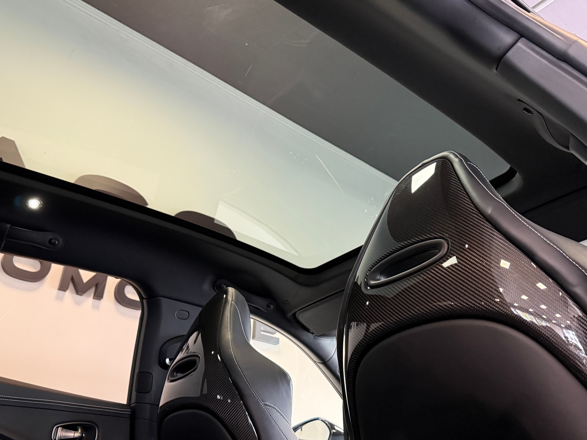 ASTON MARTIN DBX 707-image-13