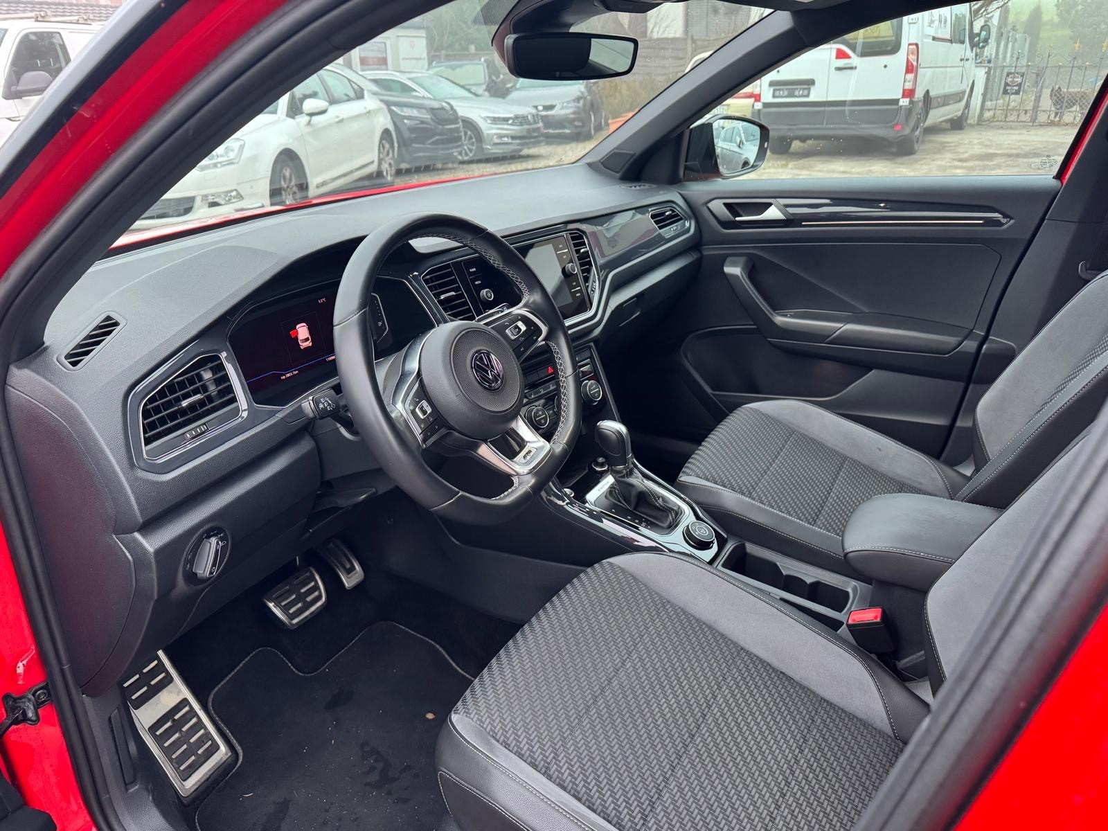VW T-Roc 2.0 TSI Advance DSG 4Motion-image-4