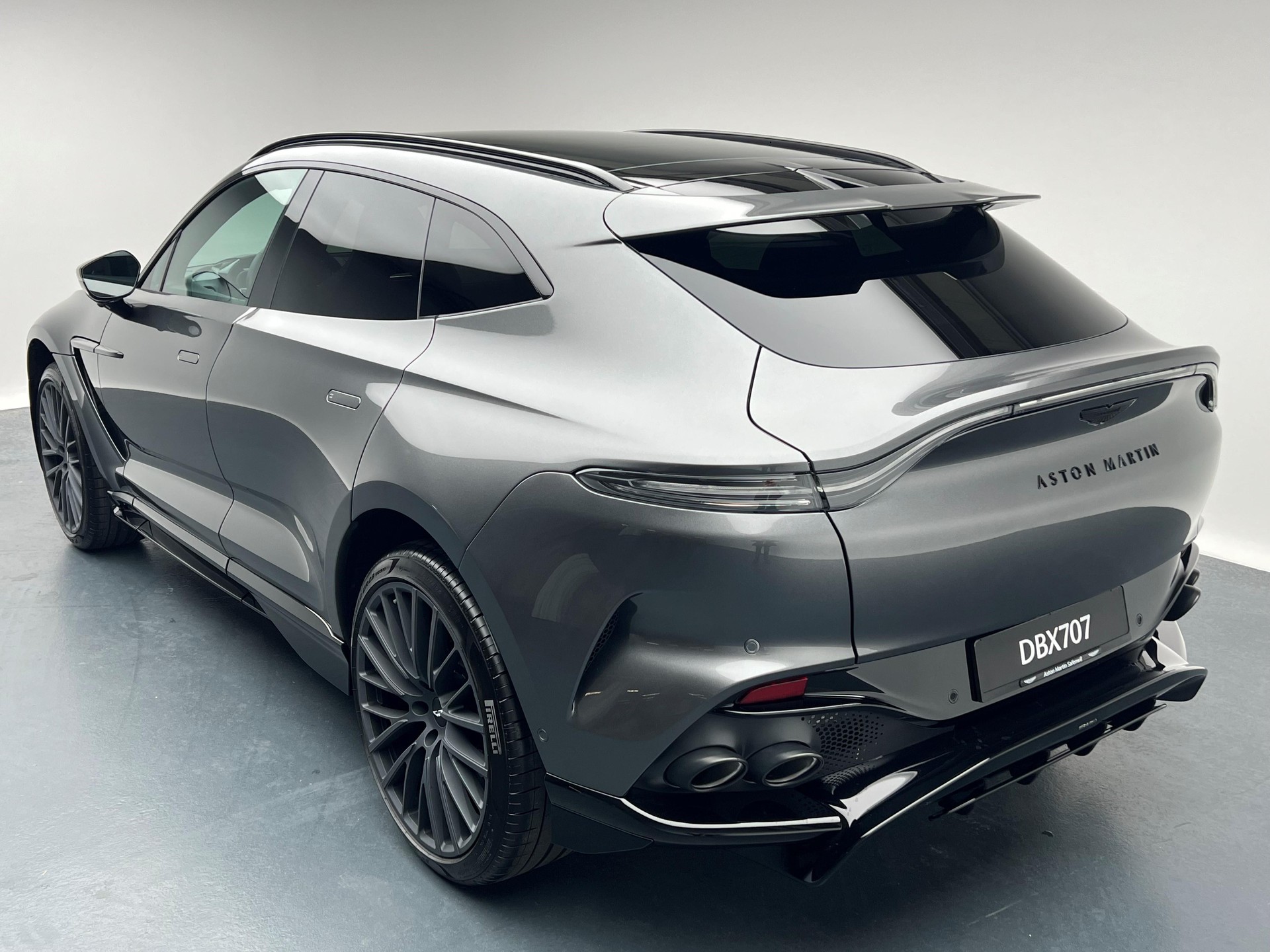 ASTON MARTIN New MY25 DBX 707 4.0 V8 Bi-Turbo-showroom-element-2