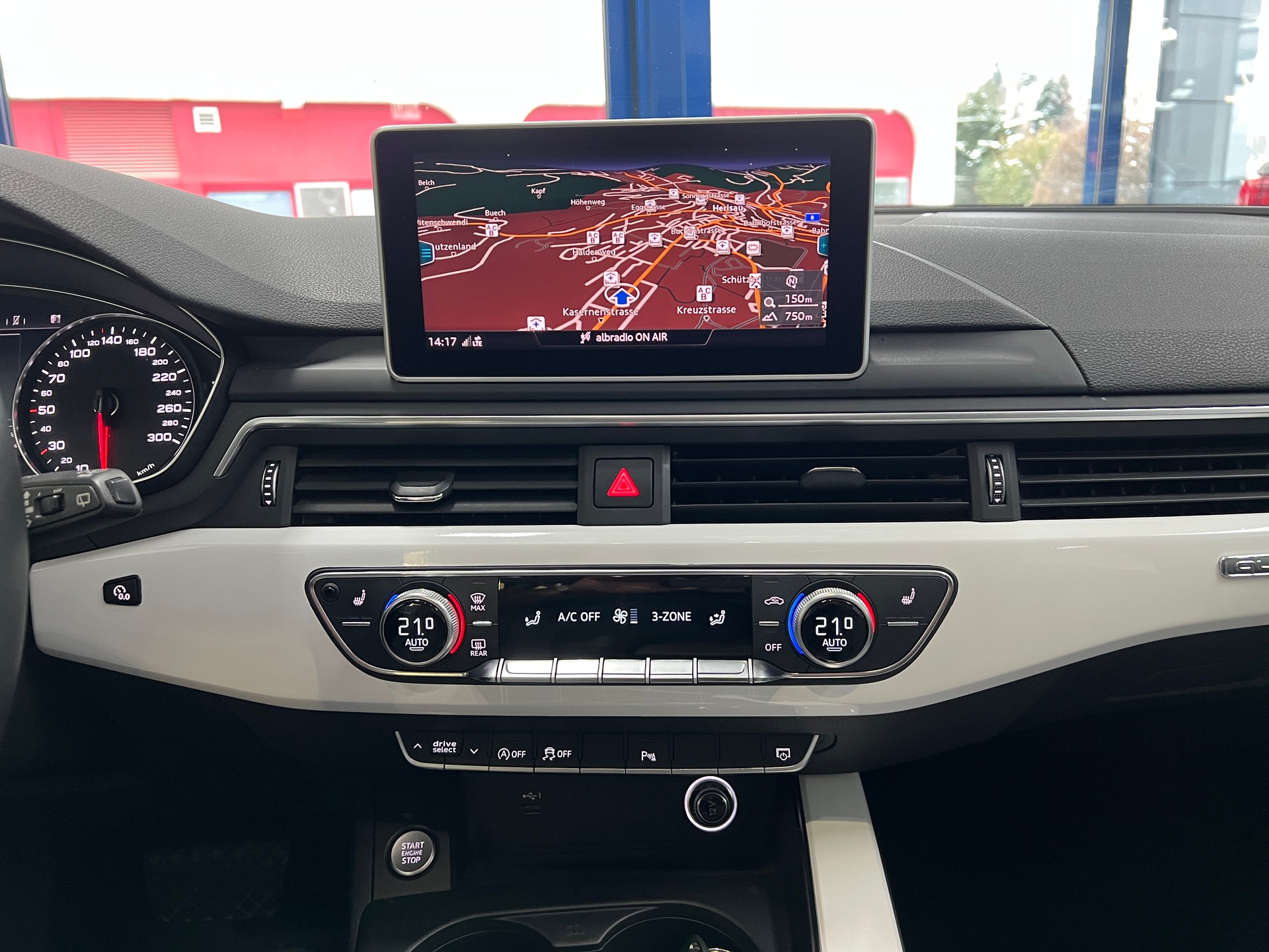 AUDI A4 Avant 40 TDI Sport quattro S-tronic-image-13