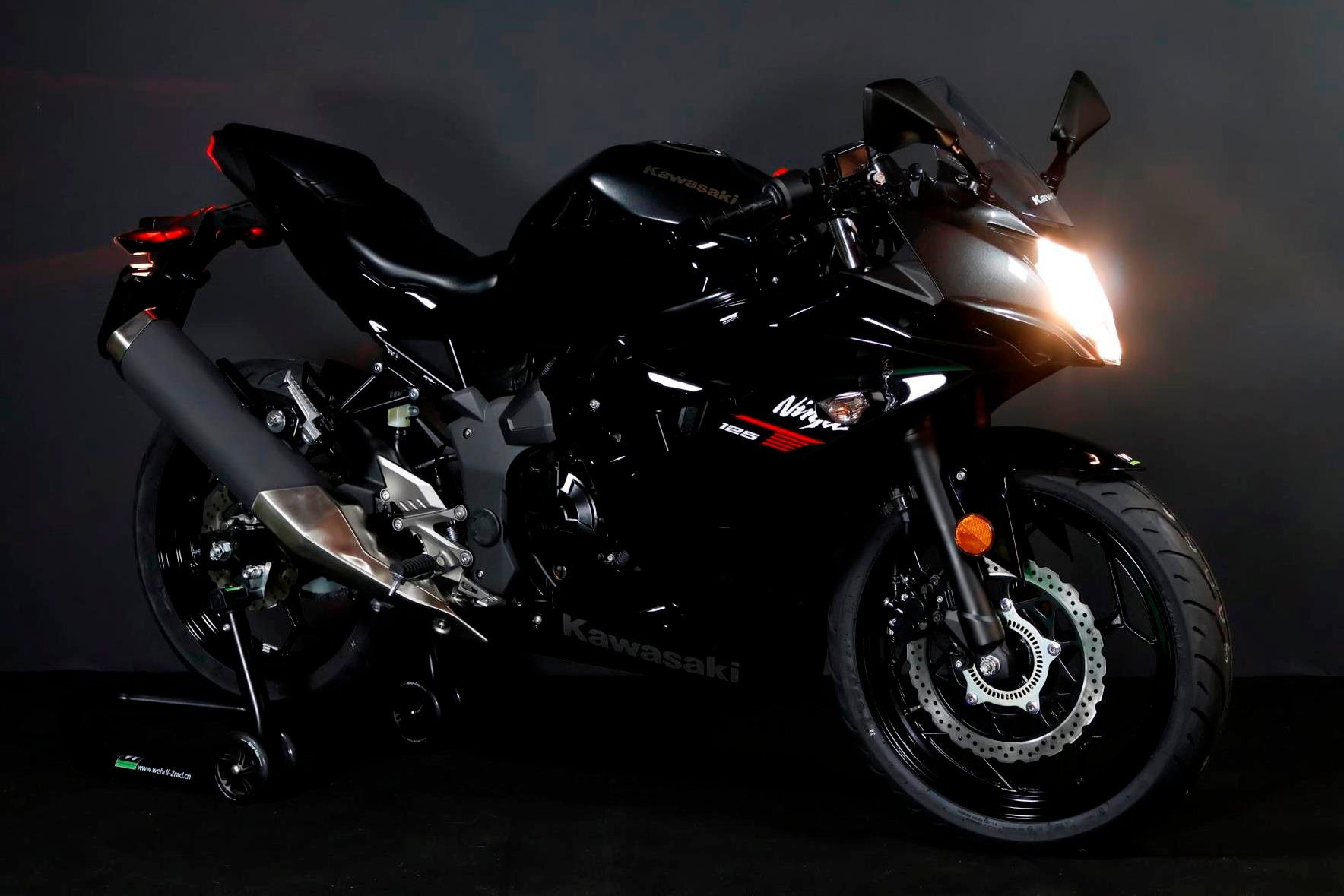 KAWASAKI Ninja 125-image-1