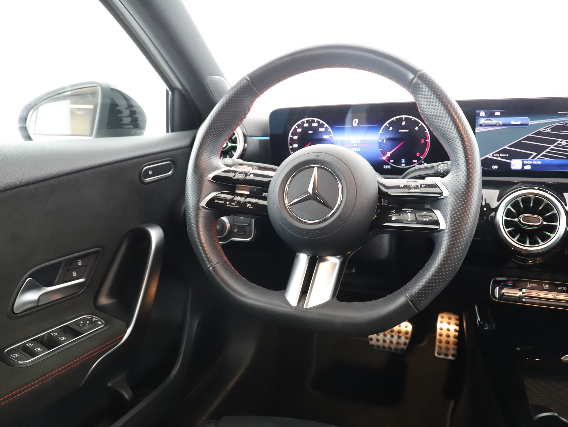 MERCEDES-BENZ A 220 d 8G-DCT-image-12