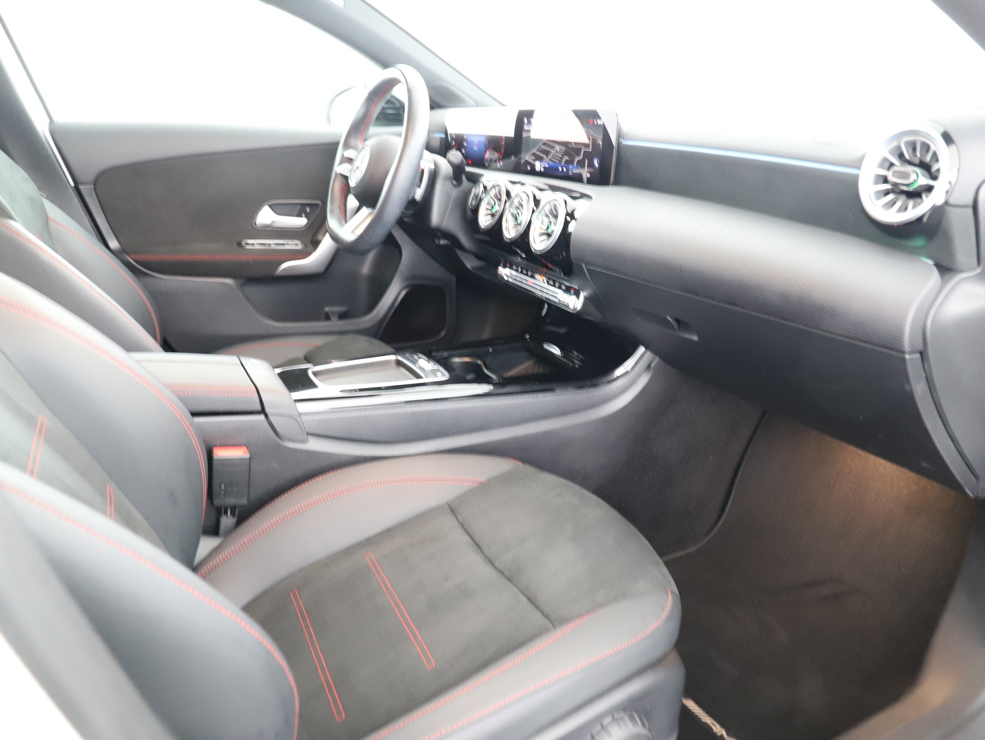 MERCEDES-BENZ A 220 d 8G-DCT-image-10