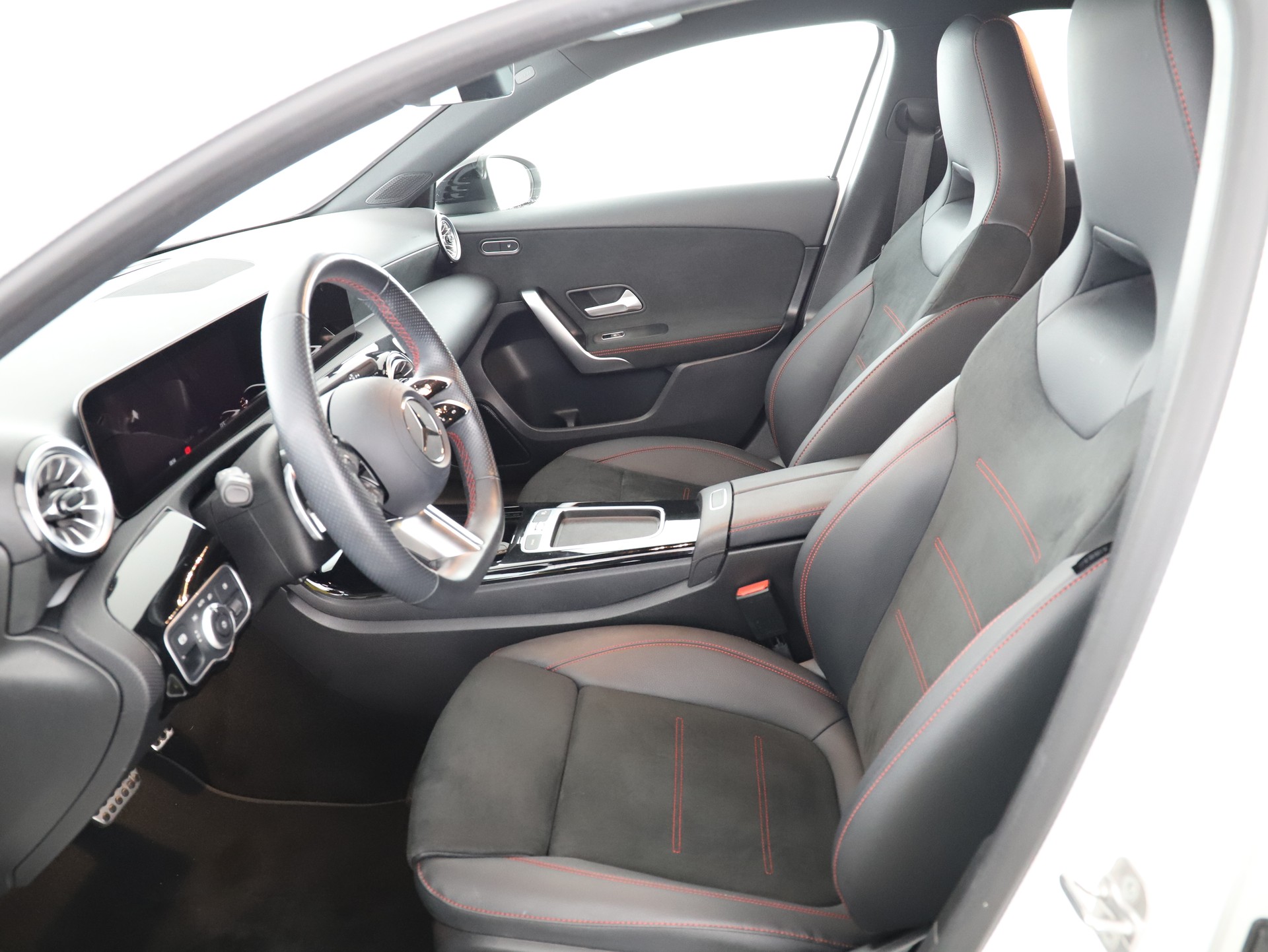 MERCEDES-BENZ A 220 d 8G-DCT-image-9