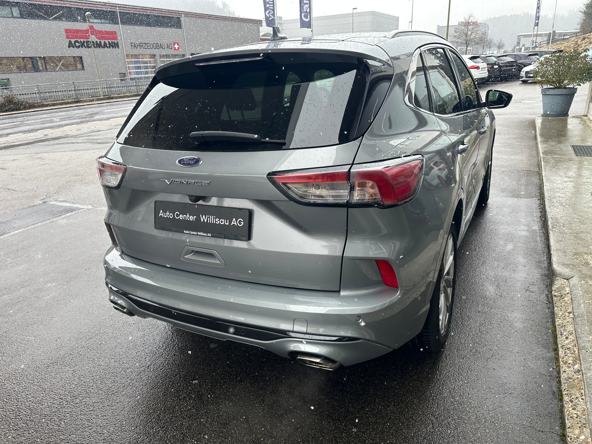 FORD Kuga 2.5 FHEV Vignale 4WD-image-14