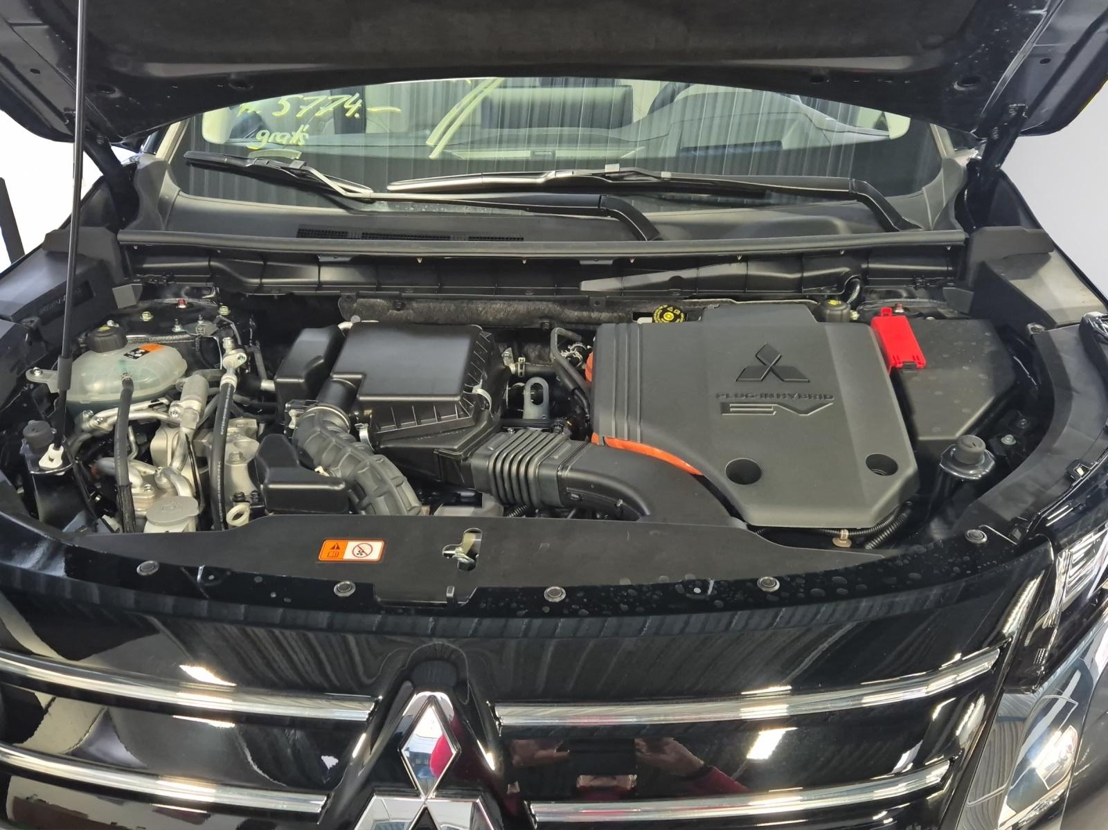 MITSUBISHI Outlander 2.4 PHEV Instyle 4x4-image-14