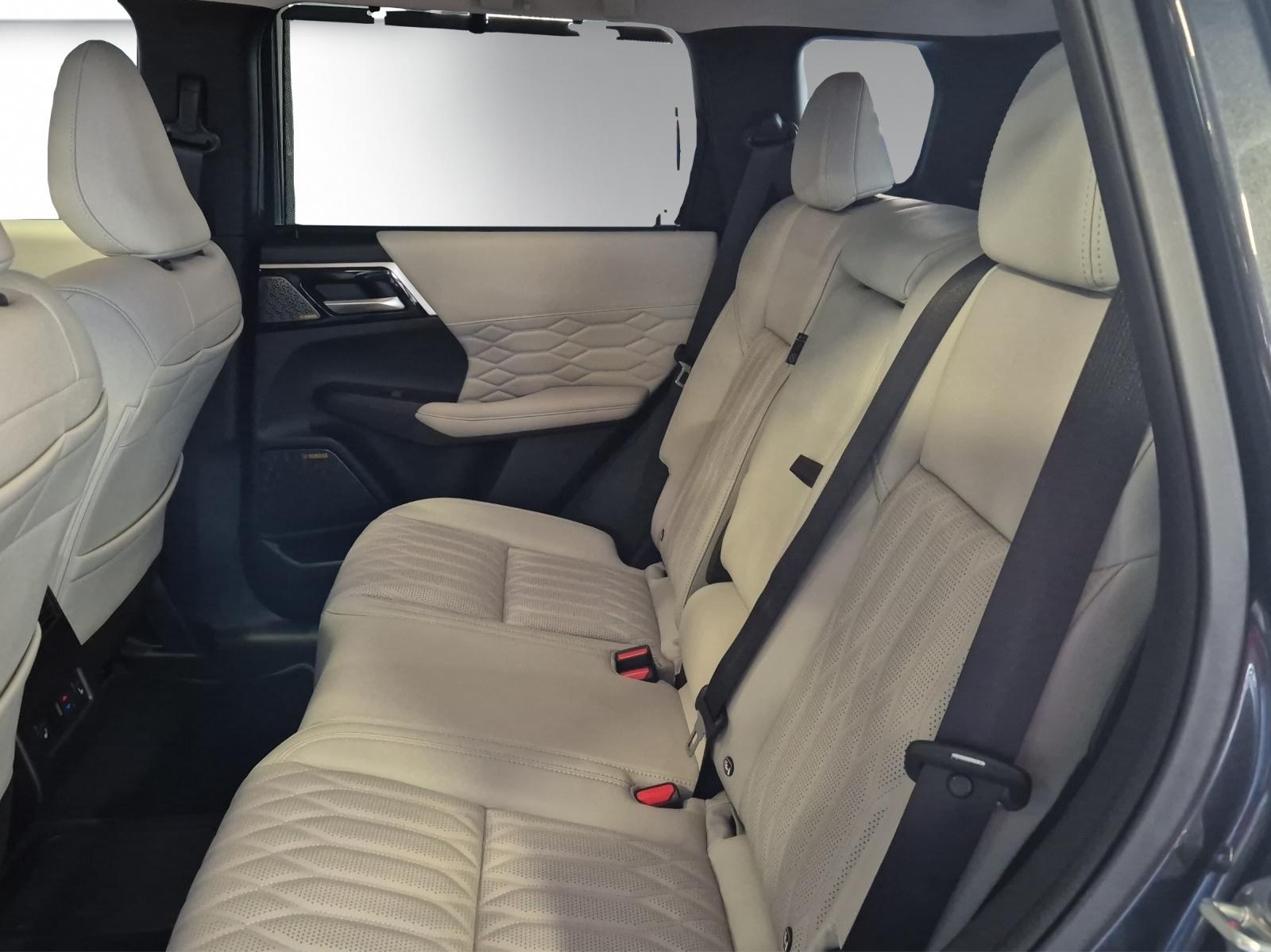 MITSUBISHI Outlander 2.4 PHEV Instyle 4x4-image-9