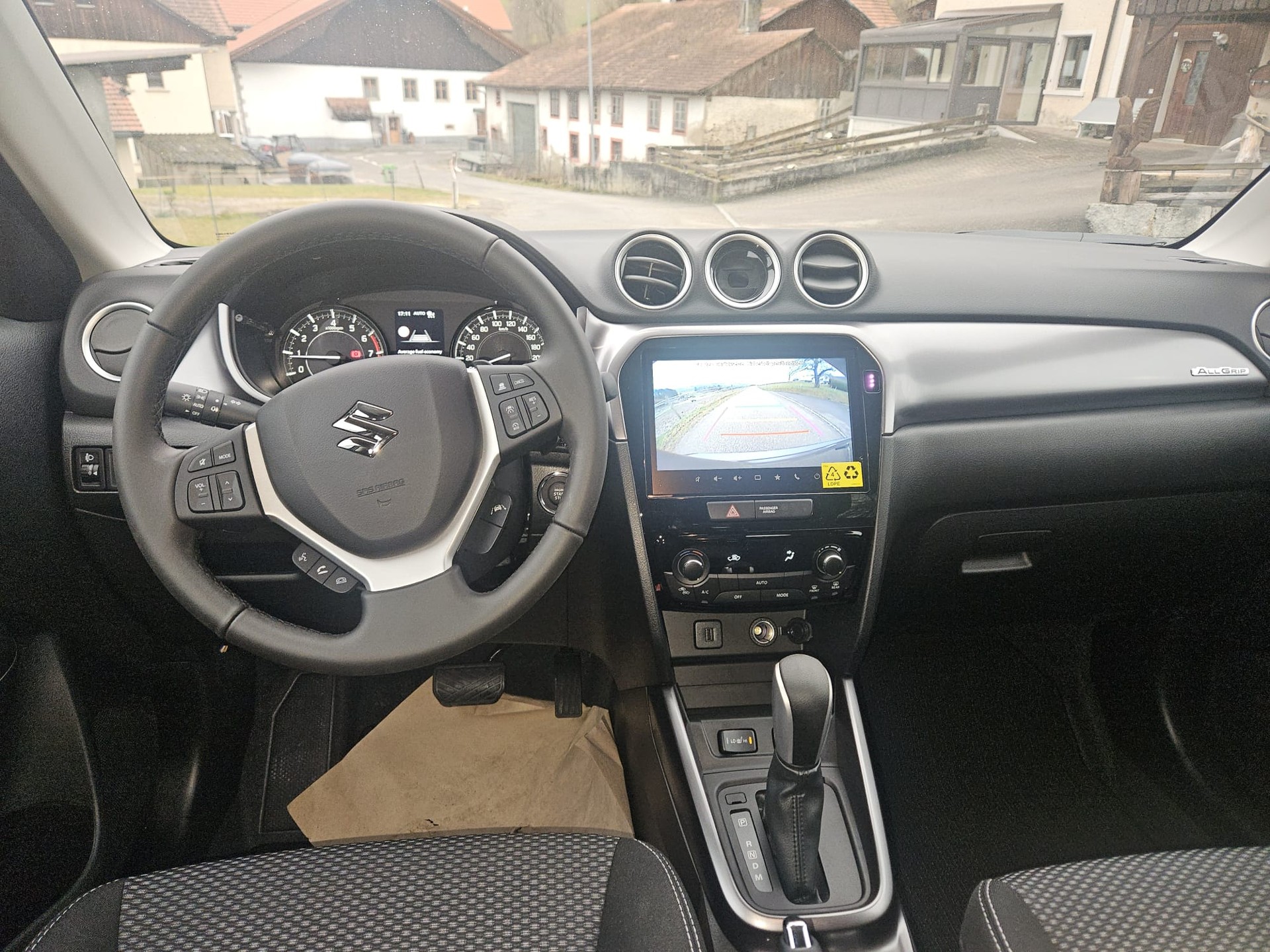 SUZUKI Vitara 1.4 Boosterjet Compact + 4x4 Hybrid-image-2