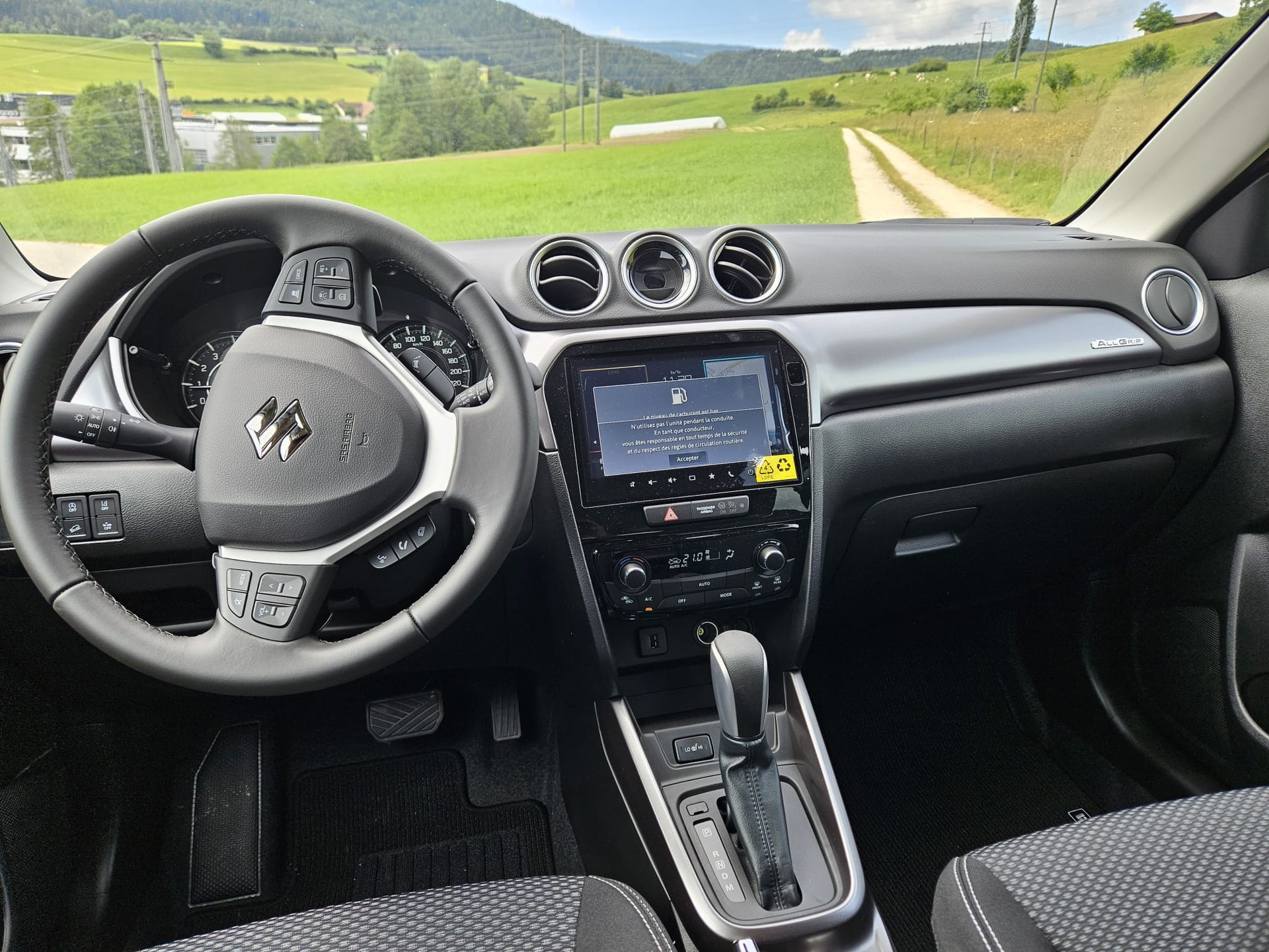 SUZUKI Vitara 1.4 Boosterjet Compact + 4x4 Hybrid-image-2