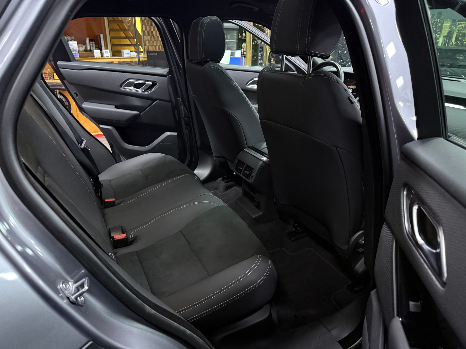LAND ROVER Range Rover Velar P 250 SE Automatic / Model 2022-image-15