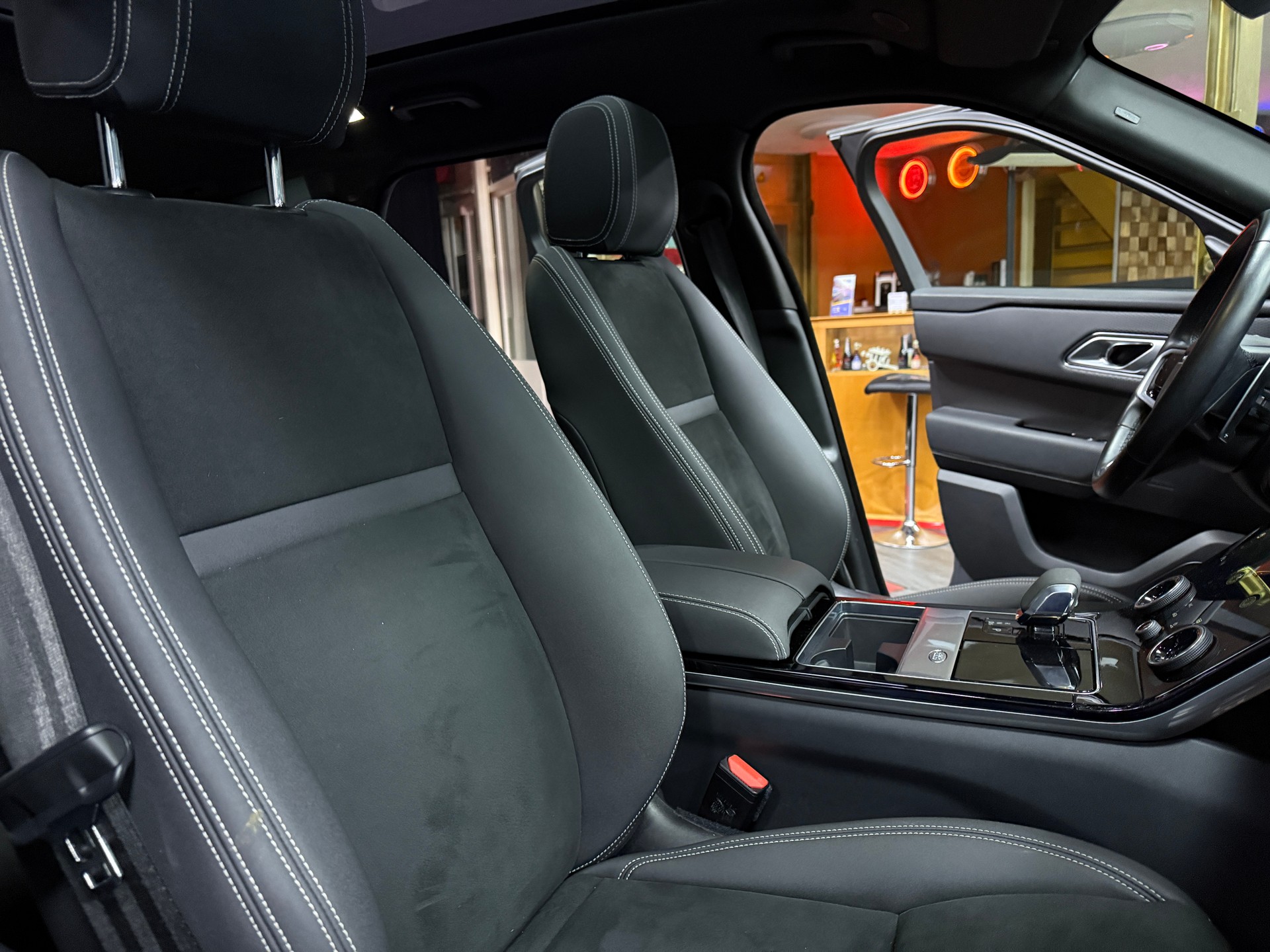 LAND ROVER Range Rover Velar P 250 SE Automatic / Model 2022-image-10