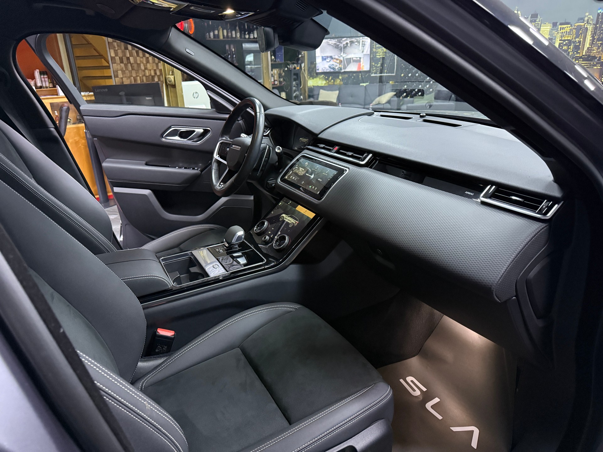 LAND ROVER Range Rover Velar P 250 SE Automatic / Model 2022-image-7