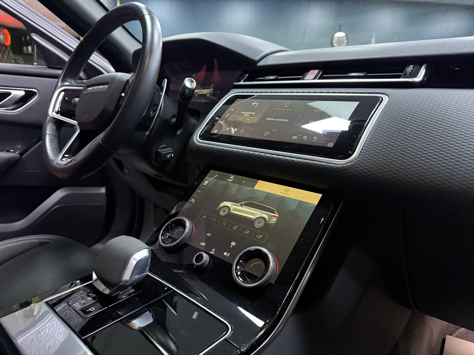 LAND ROVER Range Rover Velar P 250 SE Automatic / Model 2022-image-11
