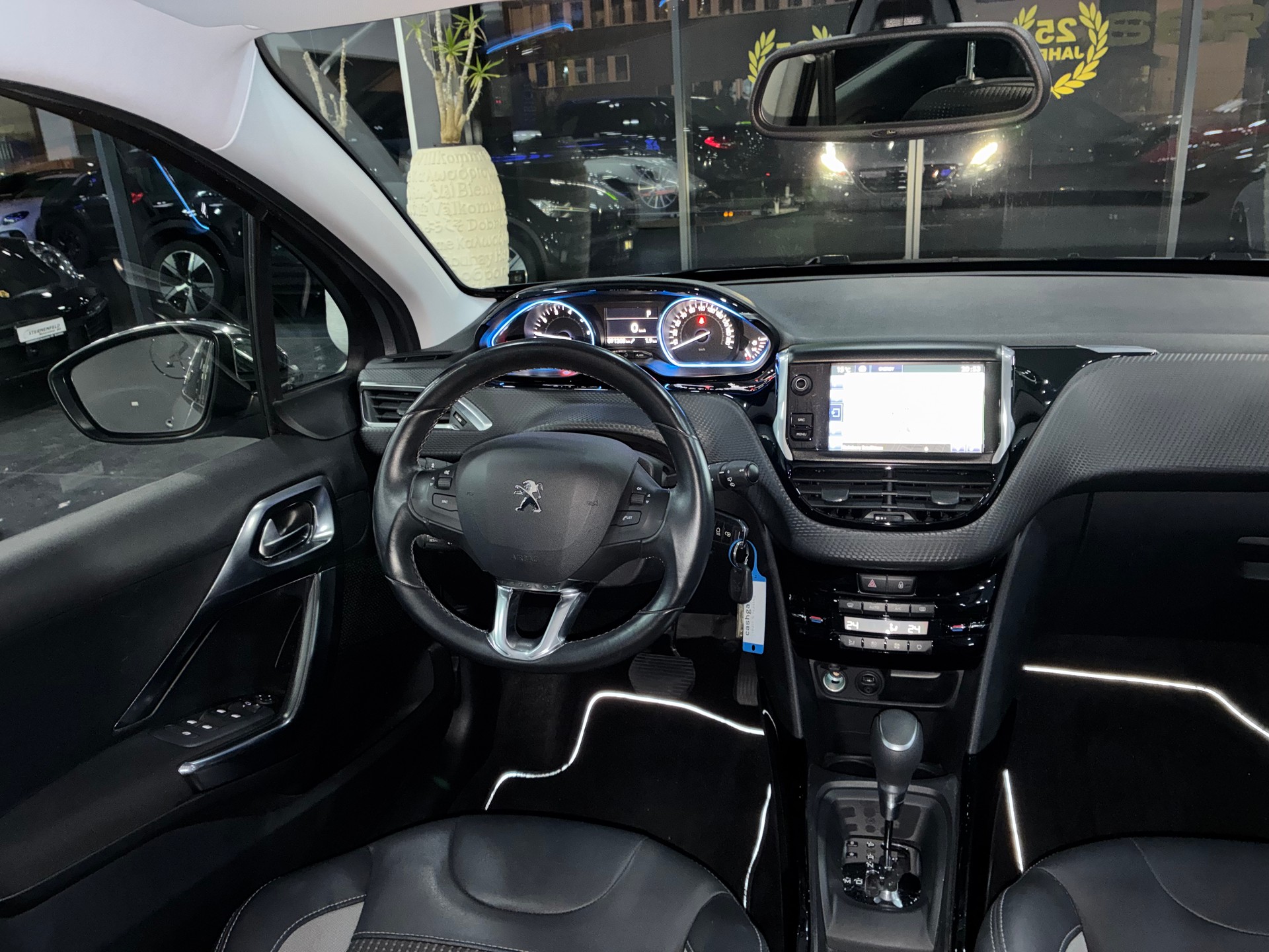 PEUGEOT 2008 1.2 PureTech Allure EAT6-image-8