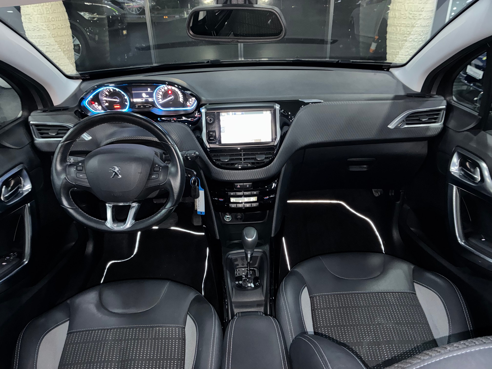 PEUGEOT 2008 1.2 PureTech Allure EAT6-image-7