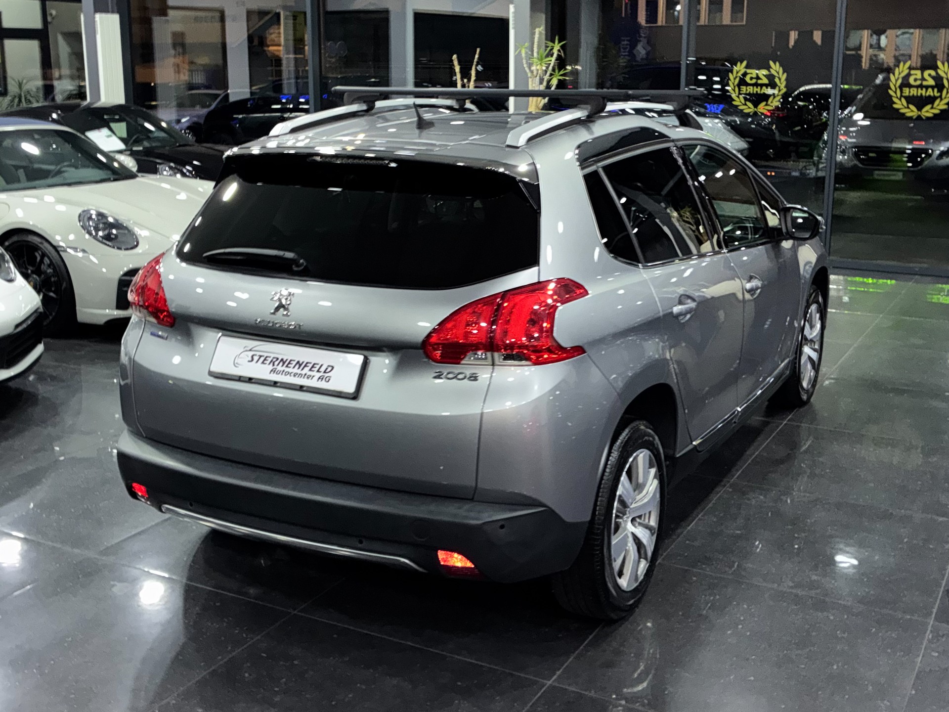 PEUGEOT 2008 1.2 PureTech Allure EAT6-image-6