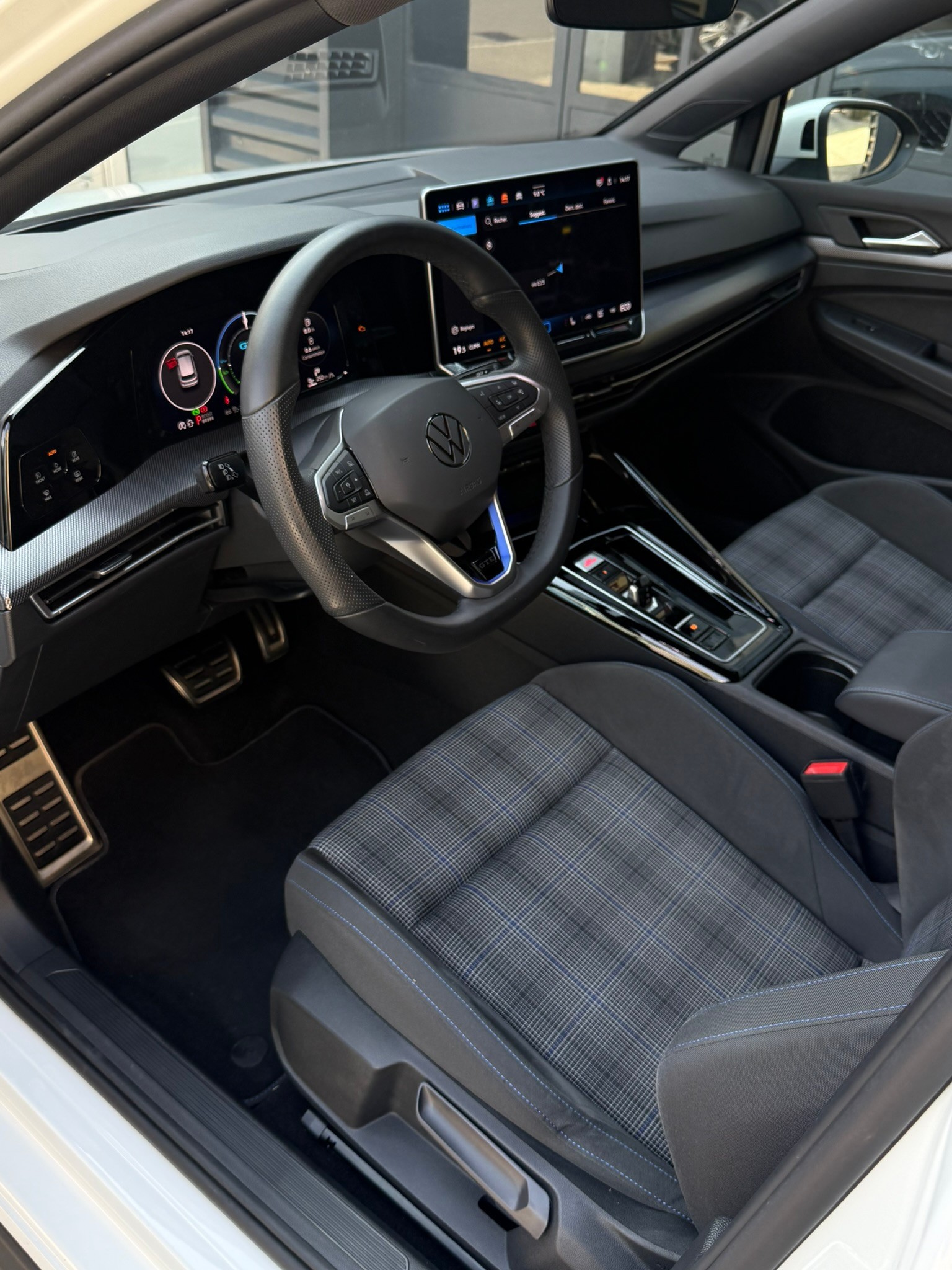 VW Golf 1.5 TSI PHEV GTE-image-12