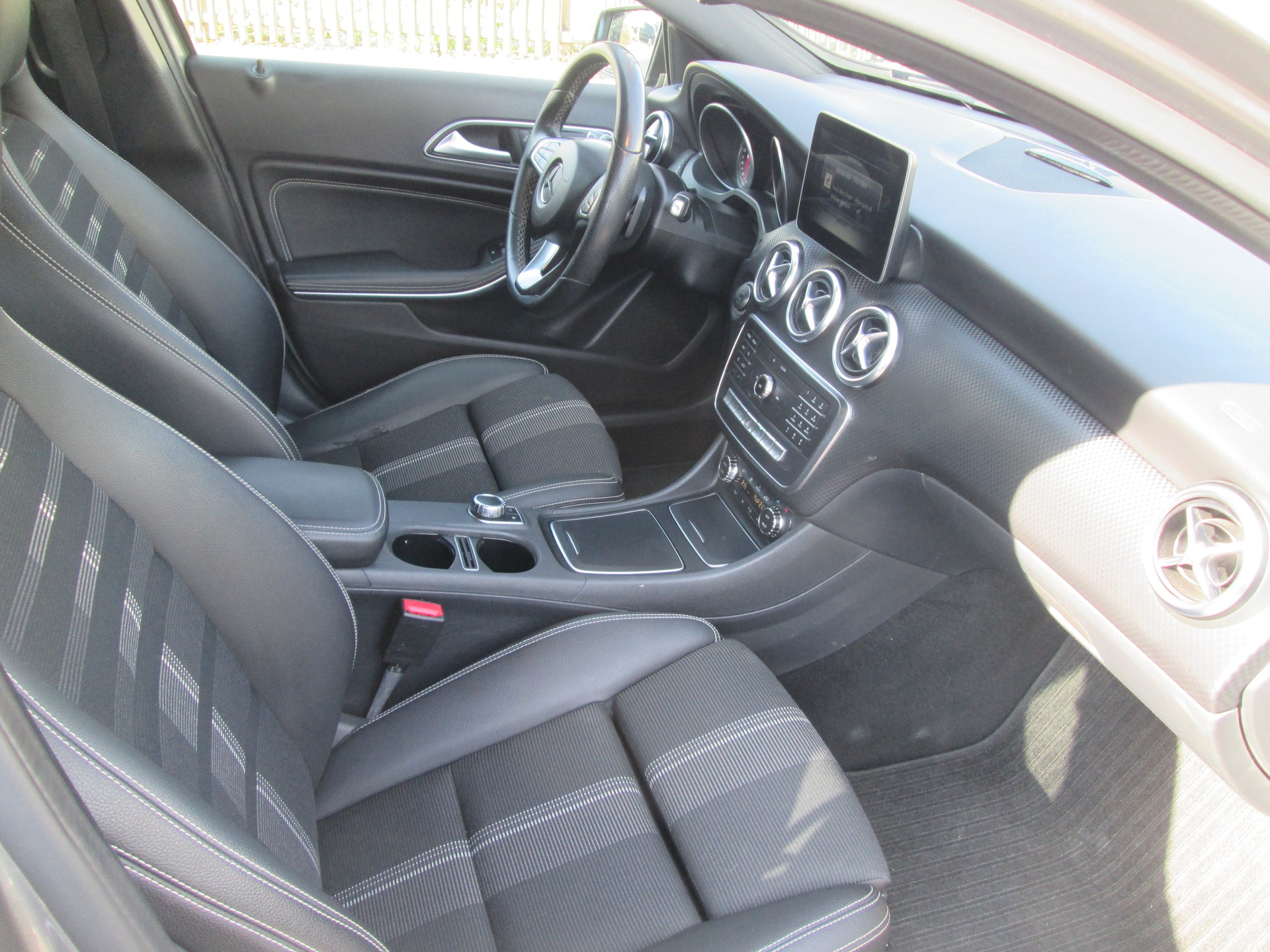MERCEDES-BENZ A 200 Night Star 7G-DCT-image-12