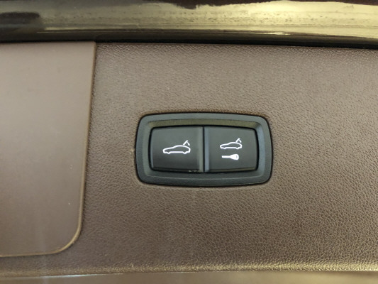 PORSCHE Cayenne S-image-12